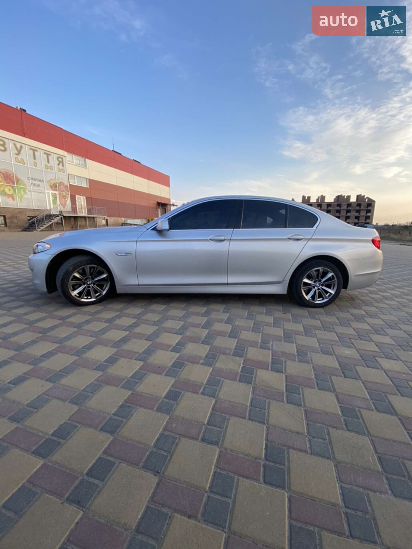 BMW 5 Series 2012 VIN WBAFW11000DY42940 фото оголошення 27 з 34
