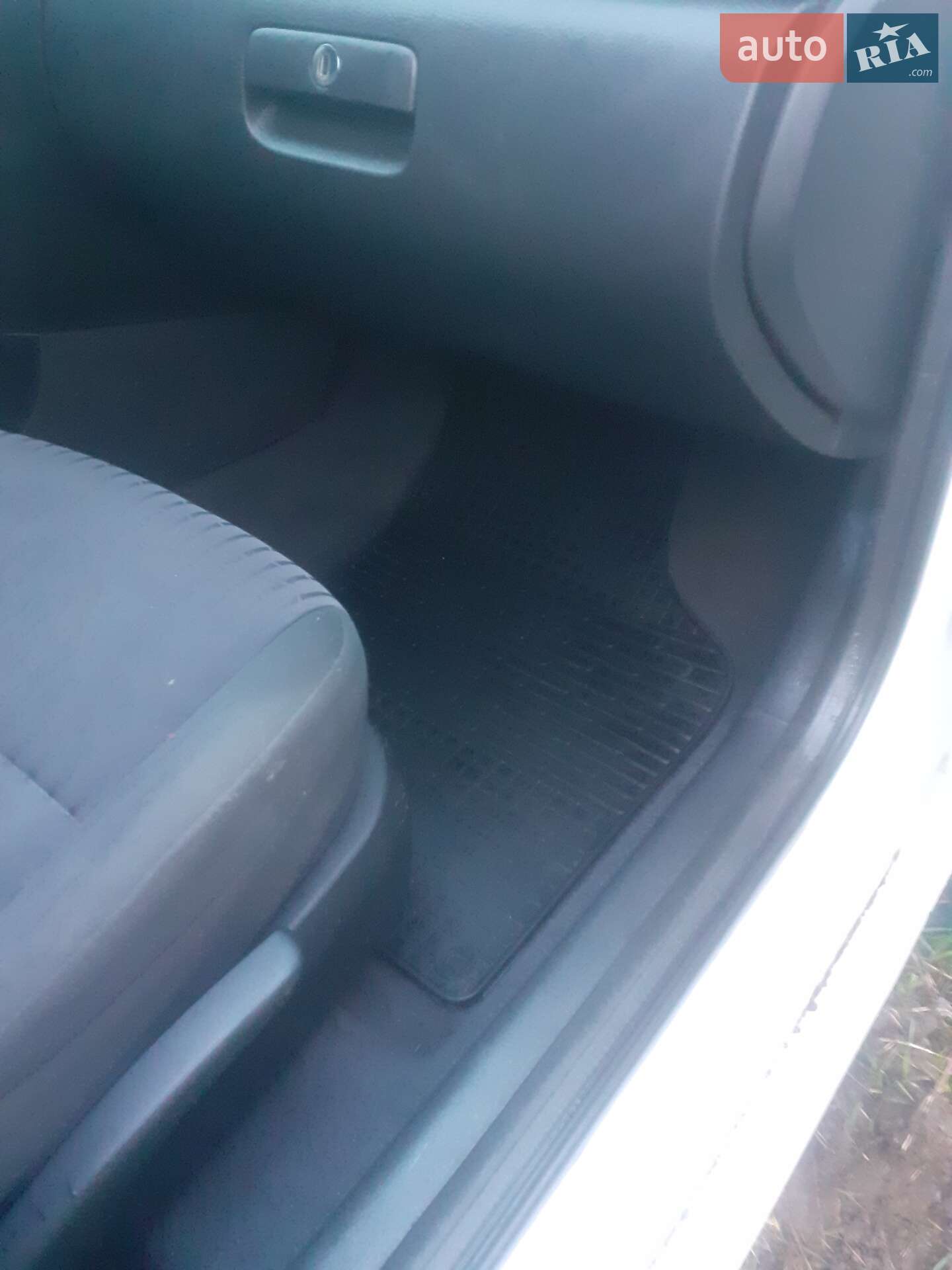 Skoda Octavia 2002 VIN TMBBL41U828555677 фото оголошення 4 з 18
