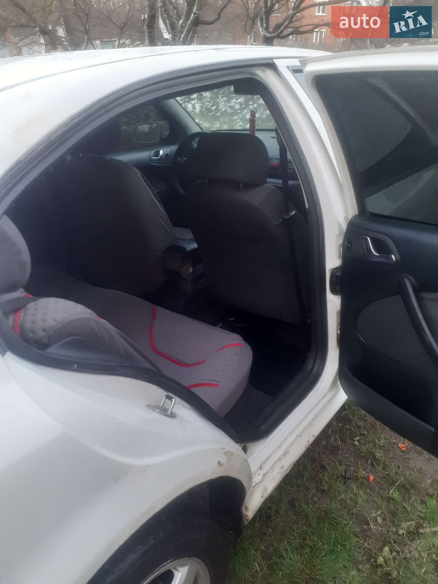 Skoda Octavia 2002 VIN TMBBL41U828555677 фото оголошення 5 з 18