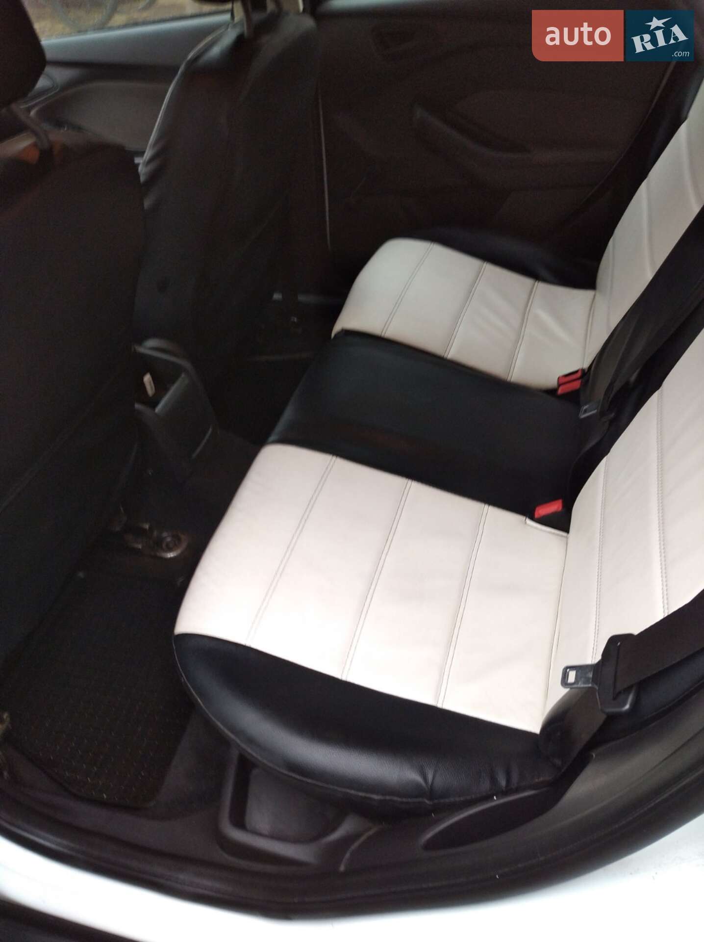 Ford Focus 2014 VIN WF0KXXGCBKEY77981 фото оголошення 4 з 15