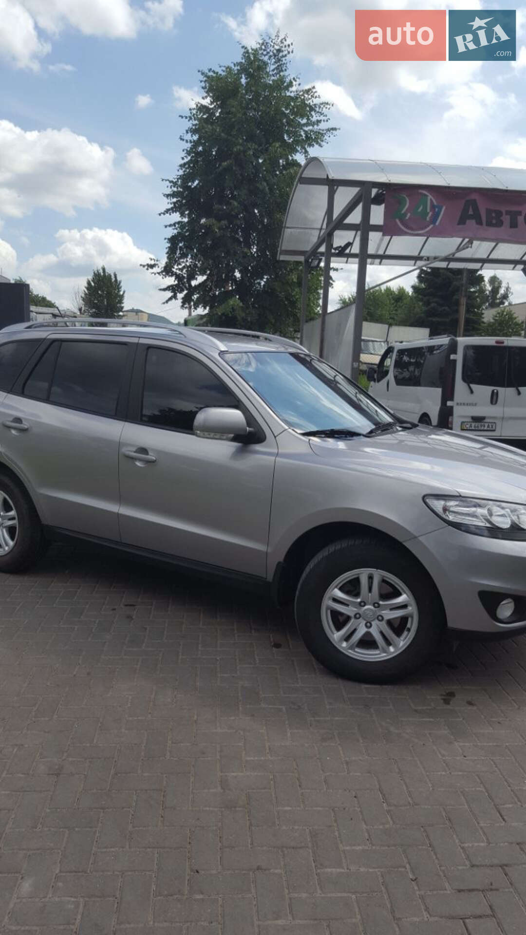 Hyundai Santa FE 2011 VIN KMHSH81BCBU702057 фото оголошення 4 з 26
