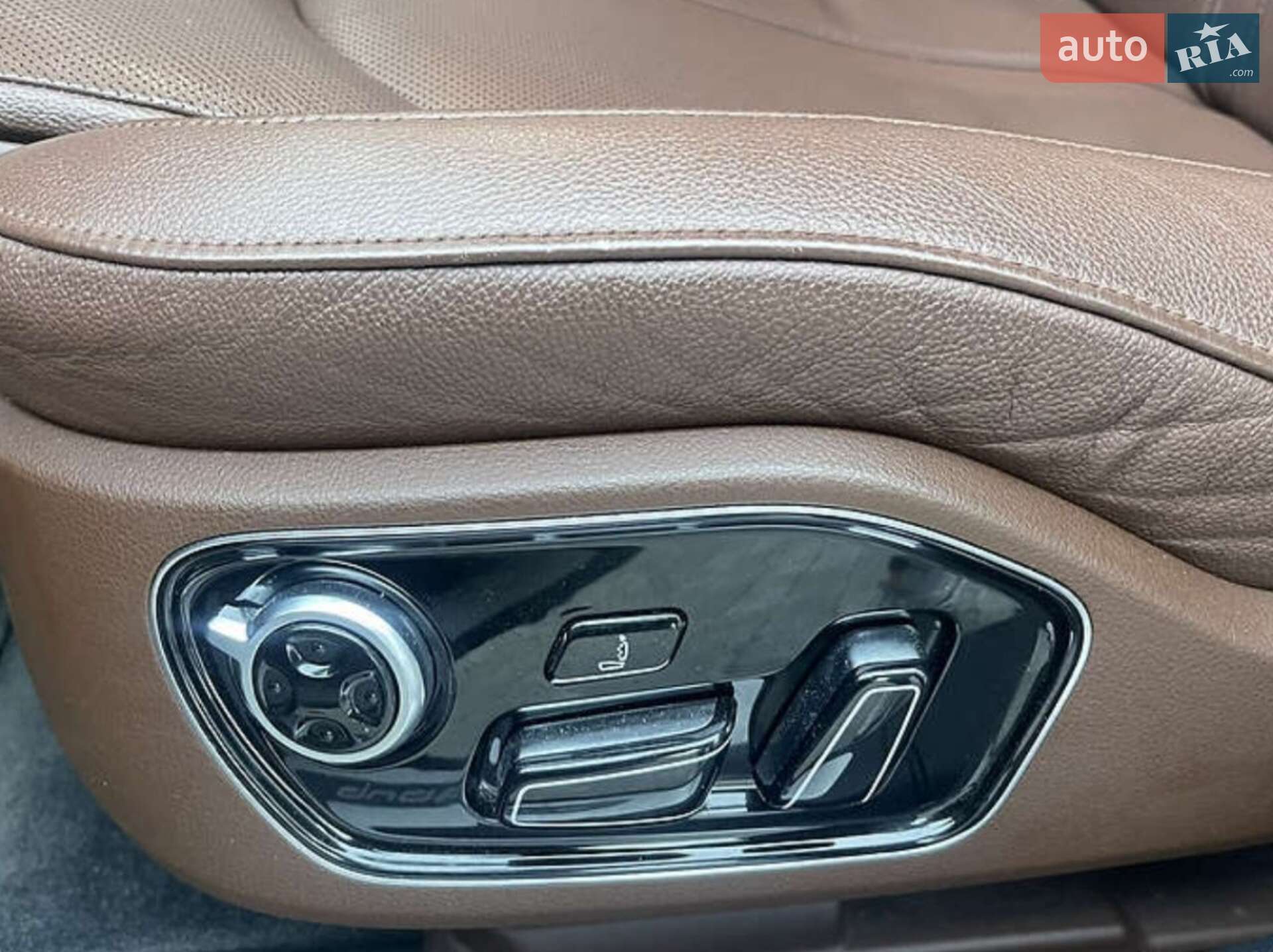 Audi A8 2015 VIN WAUJGAFDXFN039154 фото оголошення 77 з 94