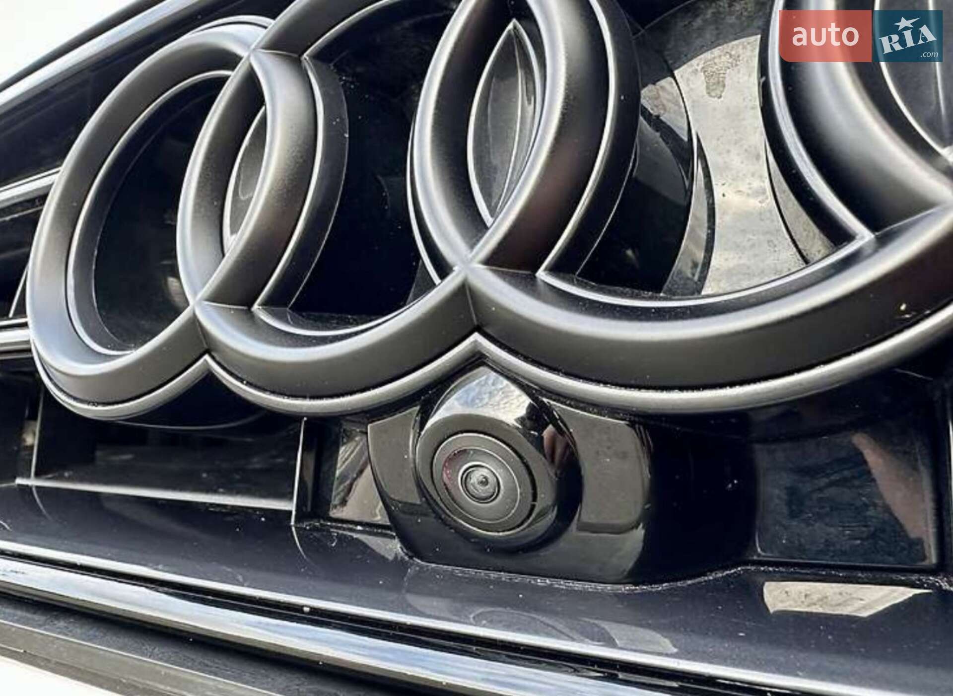 Audi A8 2015 VIN WAUJGAFDXFN039154 фото оголошення 84 з 94