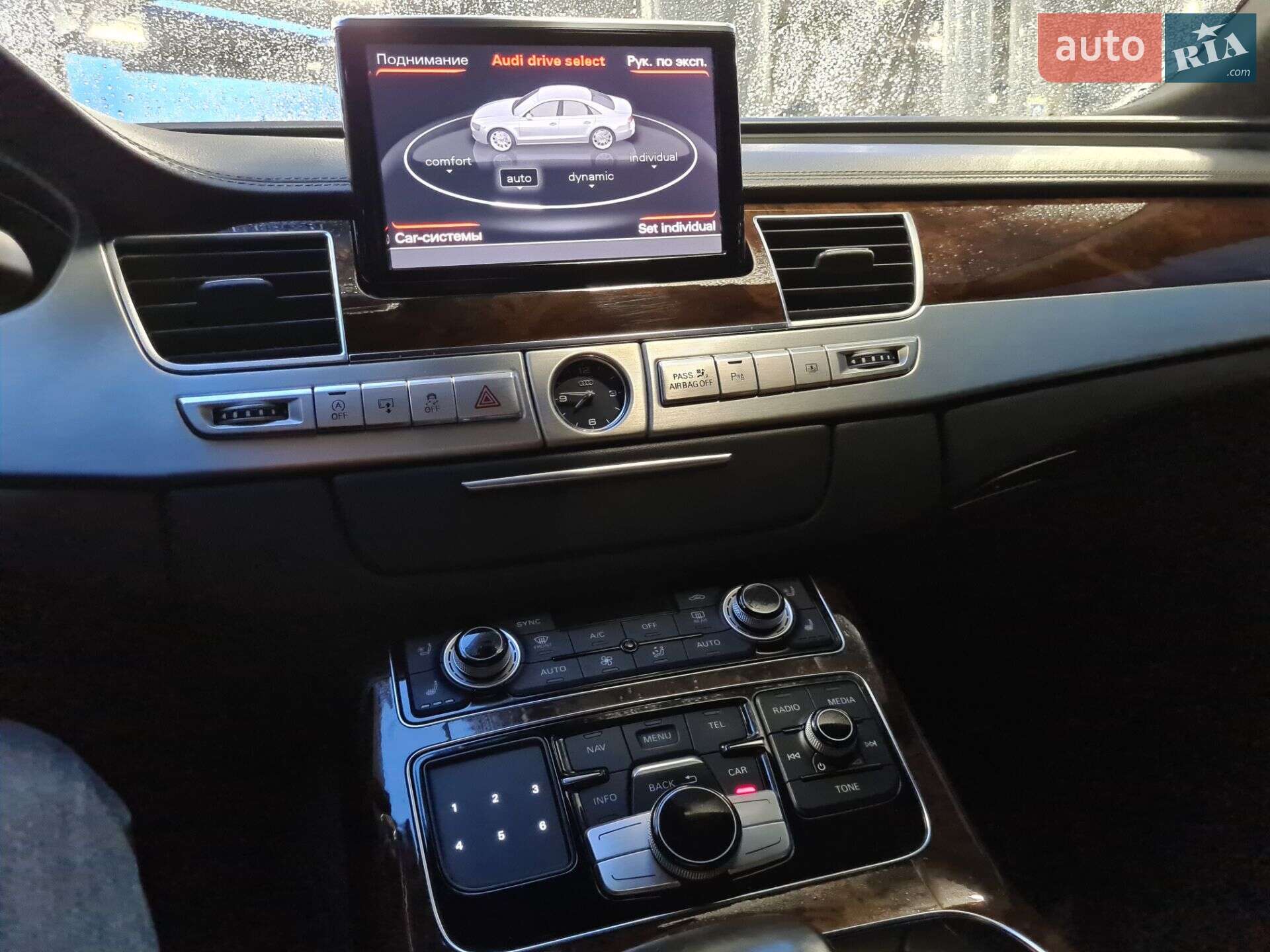 Audi A8 2015 VIN WAUJGAFDXFN039154 фото оголошення 71 з 94