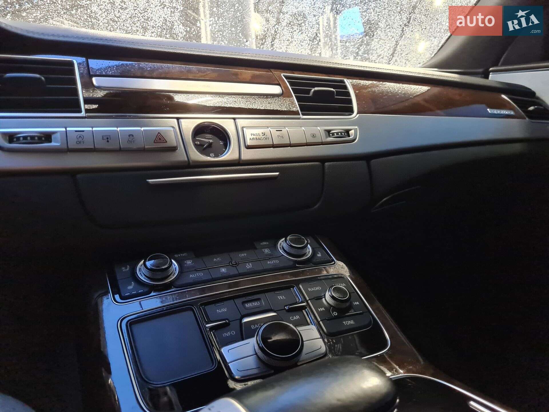 Audi A8 2015 VIN WAUJGAFDXFN039154 фото оголошення 76 з 94