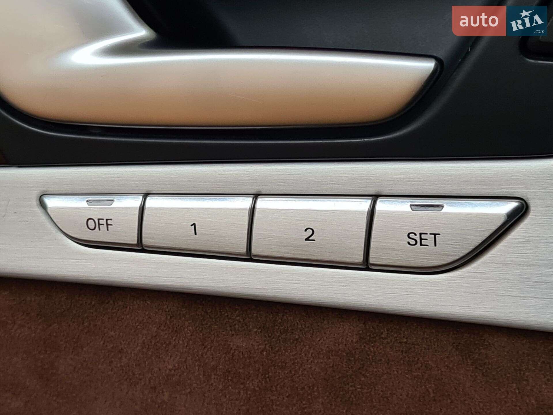 Audi A8 2015 VIN WAUJGAFDXFN039154 фото оголошення 43 з 94