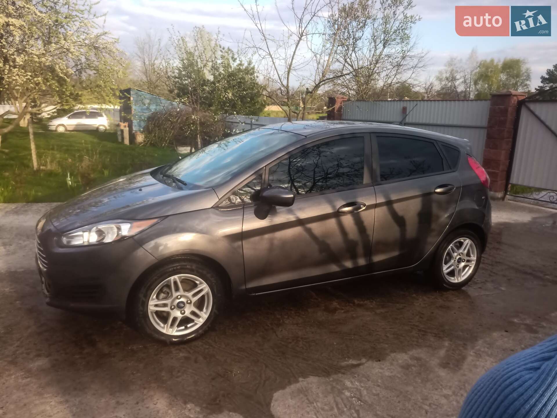 Ford Fiesta 2018 VIN 3FADP4EJ0KM113653 фото оголошення 2 з 14