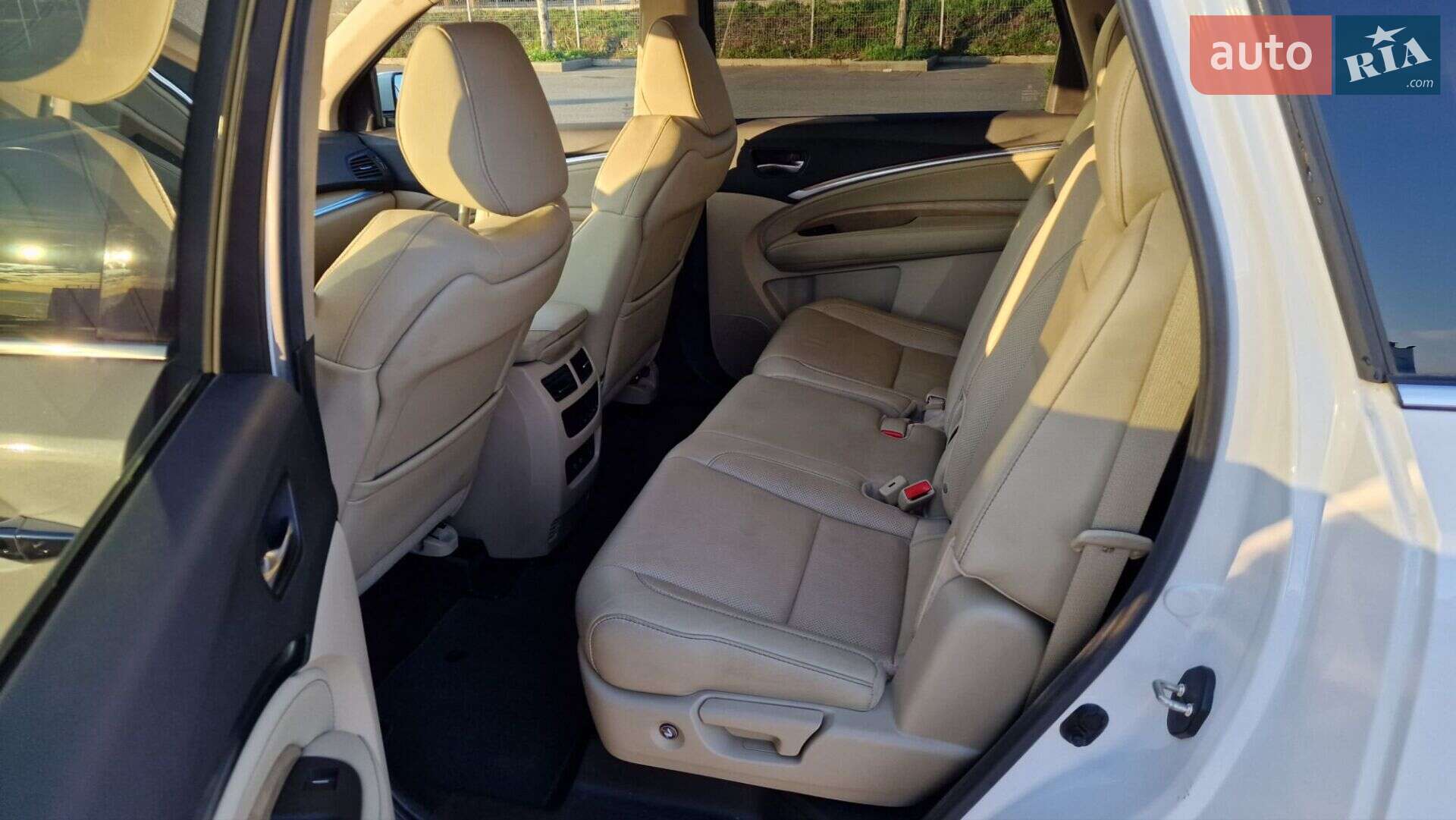 Acura MDX 2019 VIN 5J8YD7H55LL000712 фото оголошення 16 з 18