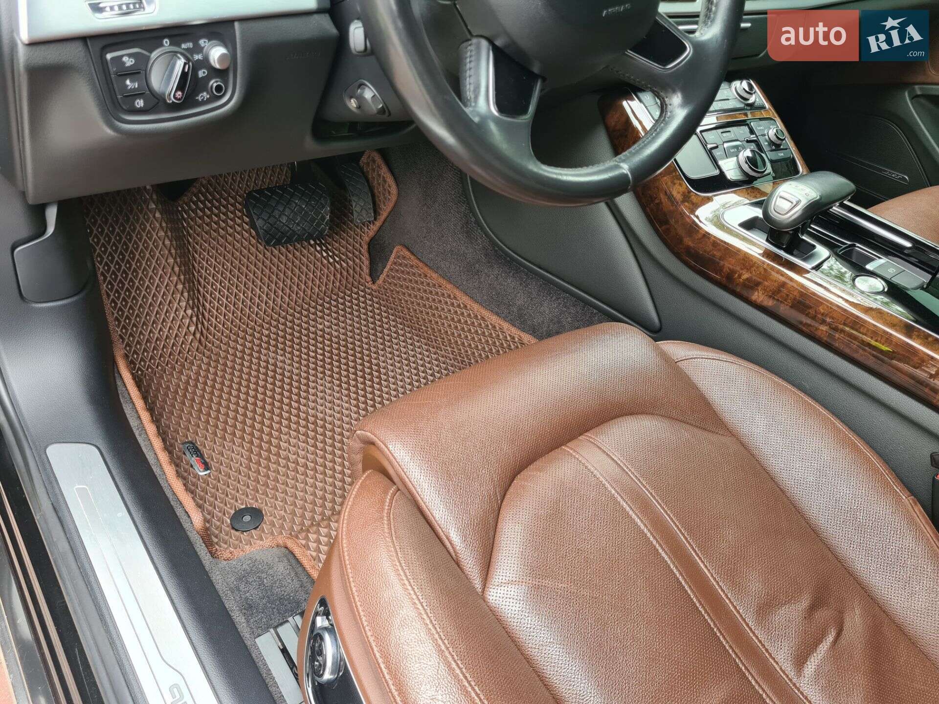 Audi A8 2015 VIN WAUJGAFDXFN039154 фото оголошення 35 з 94