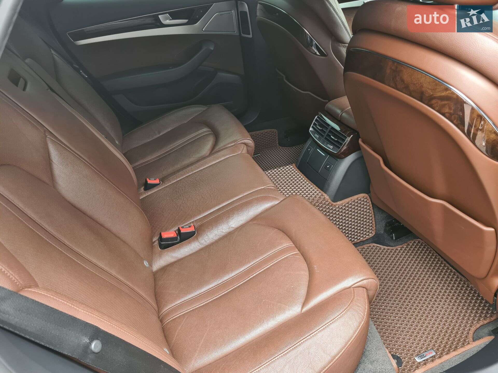 Audi A8 2015 VIN WAUJGAFDXFN039154 фото оголошення 37 з 94