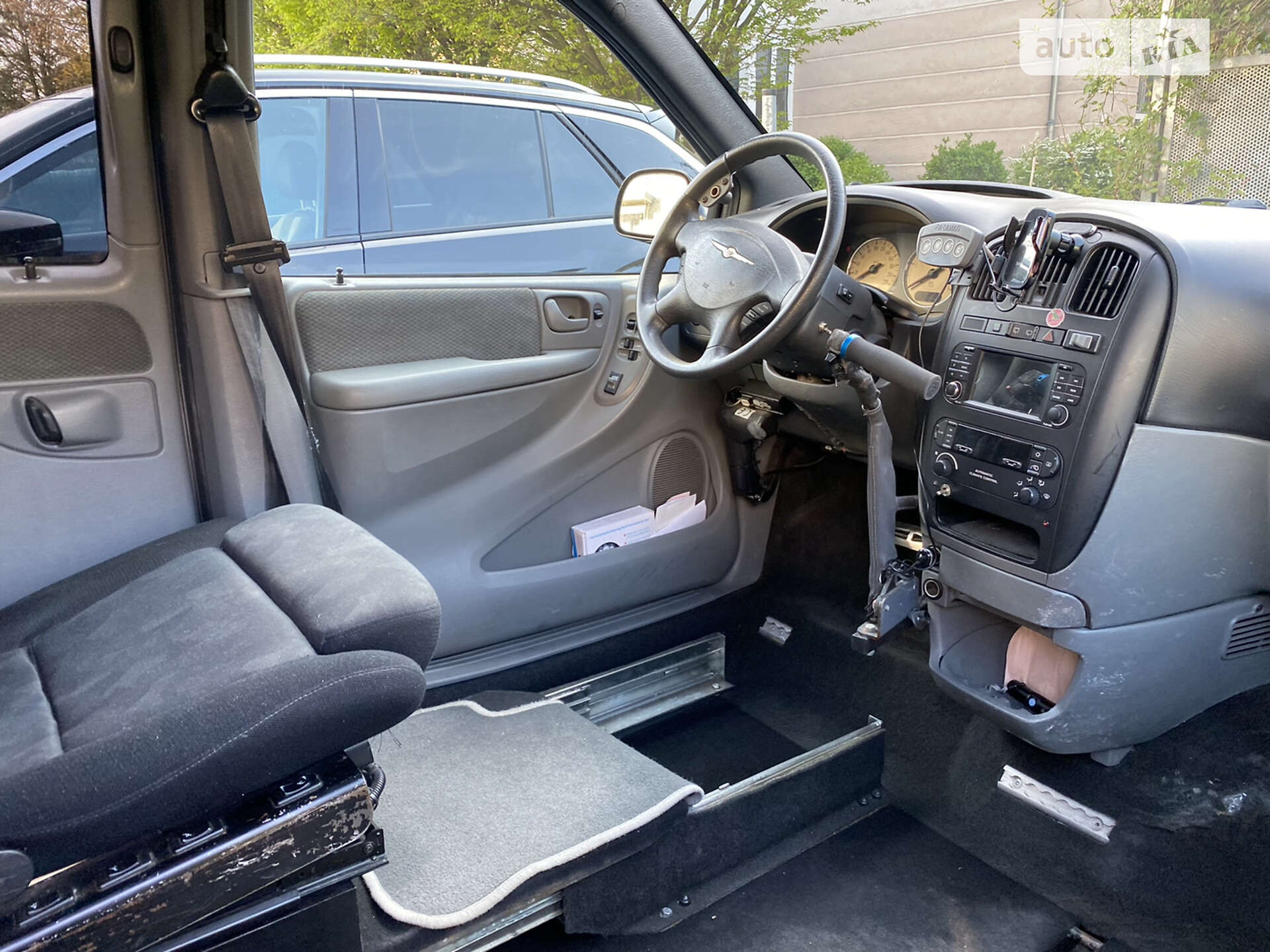 Chrysler Voyager 2004 VIN 1C8GYB2525Y520610 фото оголошення 3 з 8