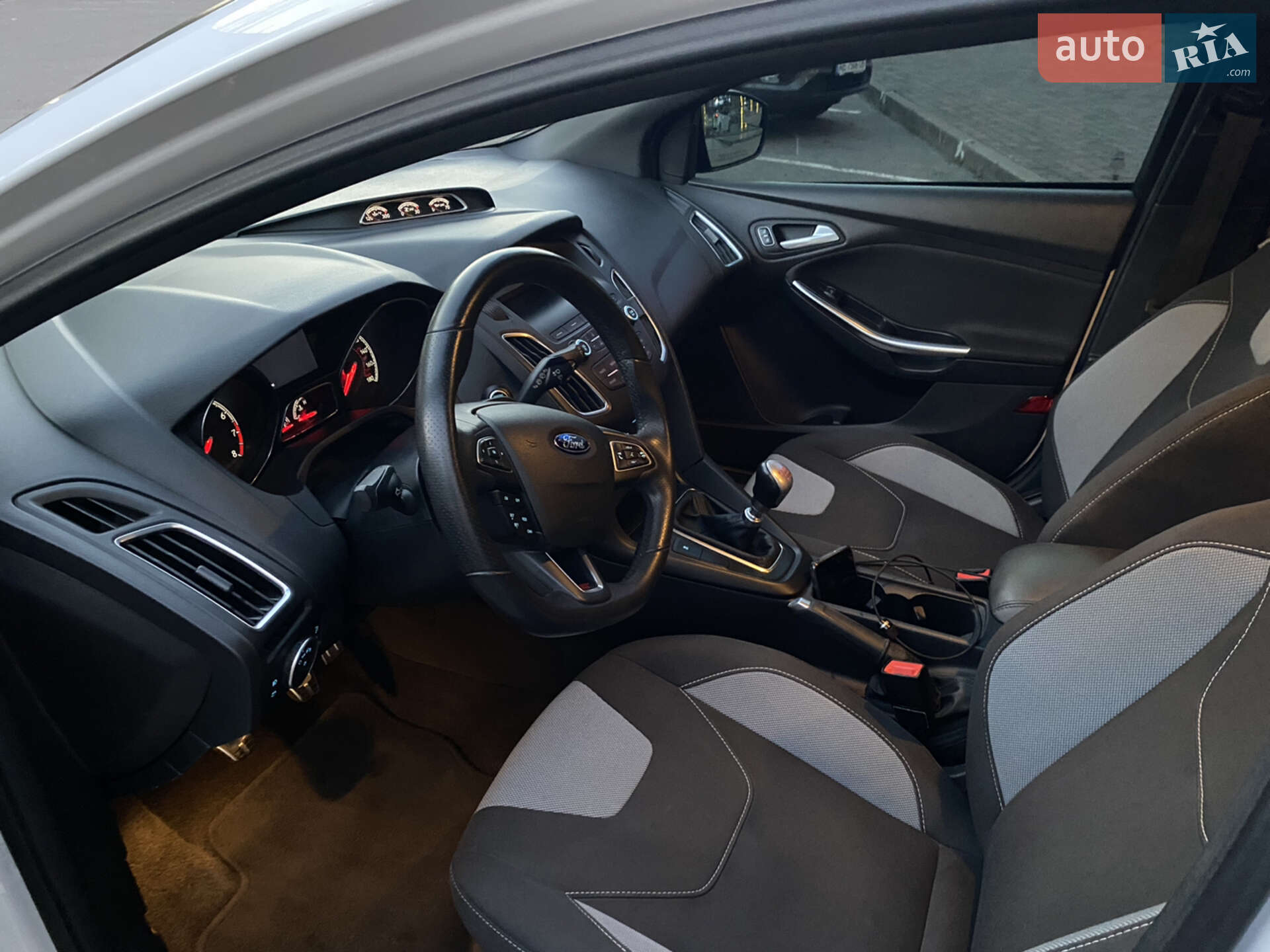 Ford Focus 2018 VIN 1FADP3L91JL322631 фото оголошення 6 з 29