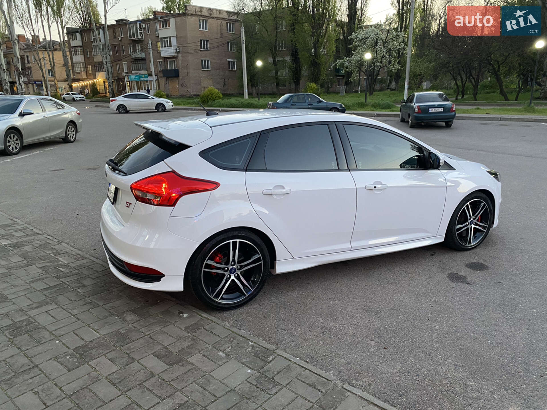Ford Focus 2018 VIN 1FADP3L91JL322631 фото оголошення 4 з 29