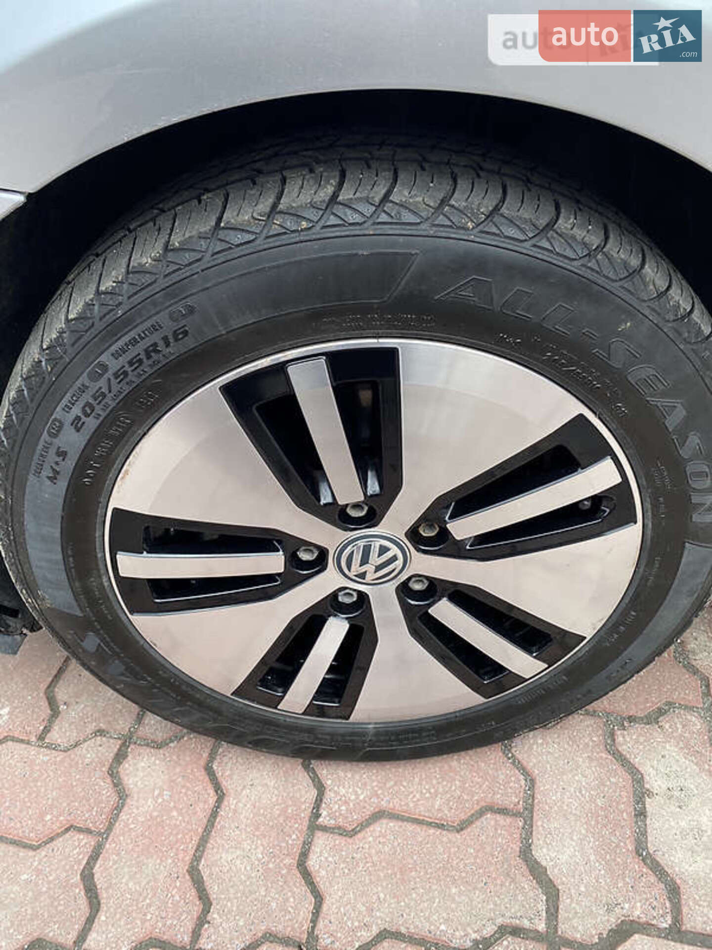 Volkswagen e-Golf 2015 VIN WVWZZZAUZFW911468 фото оголошення 2 з 44