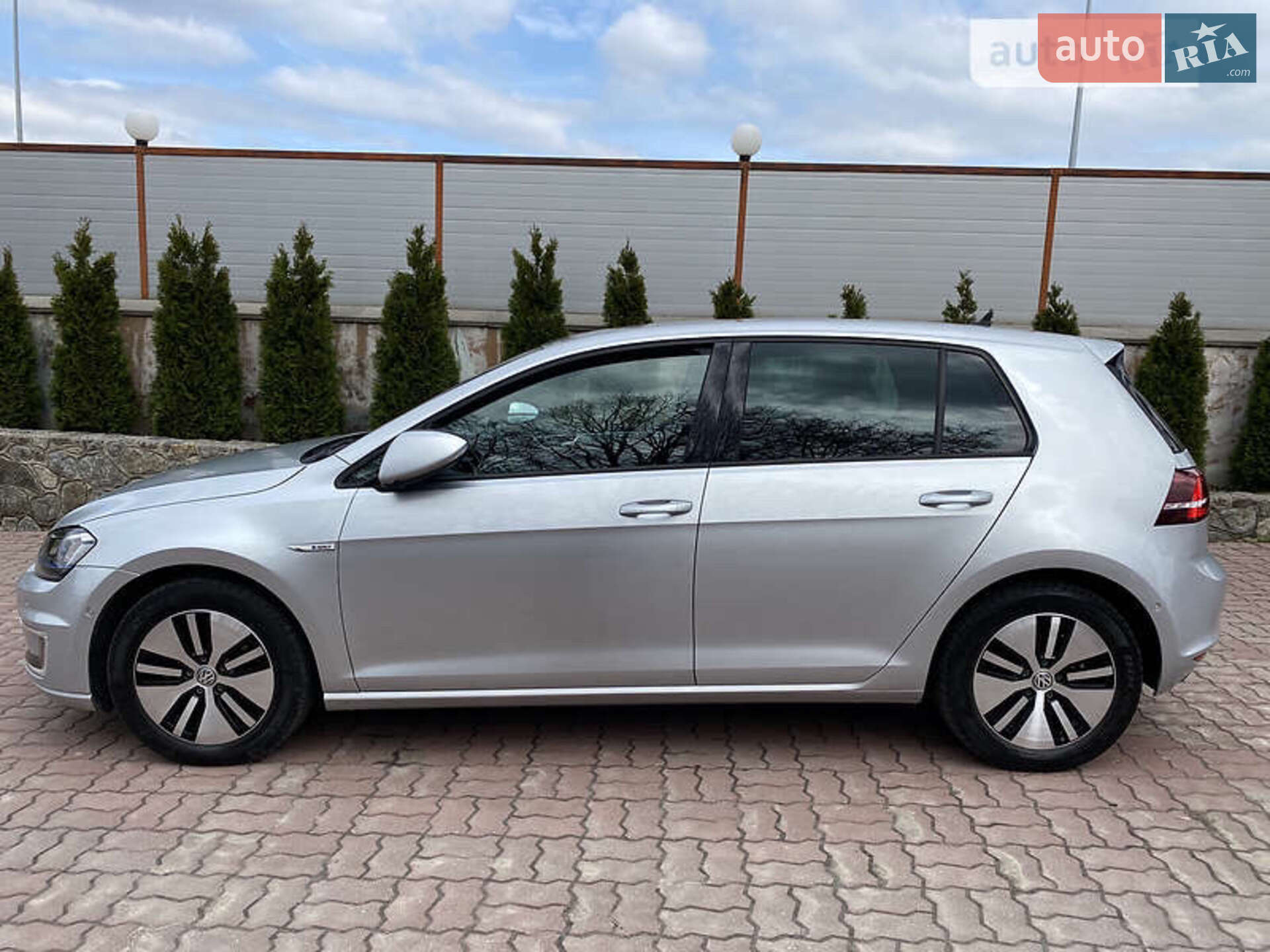 Volkswagen e-Golf 2015 VIN WVWZZZAUZFW911468 фото оголошення 4 з 44