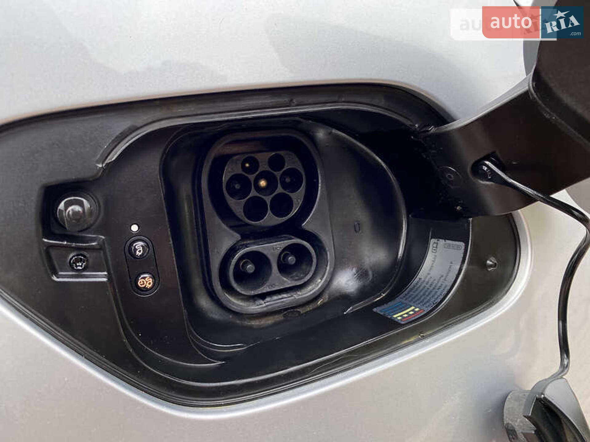 Volkswagen e-Golf 2015 VIN WVWZZZAUZFW911468 фото оголошення 17 з 44