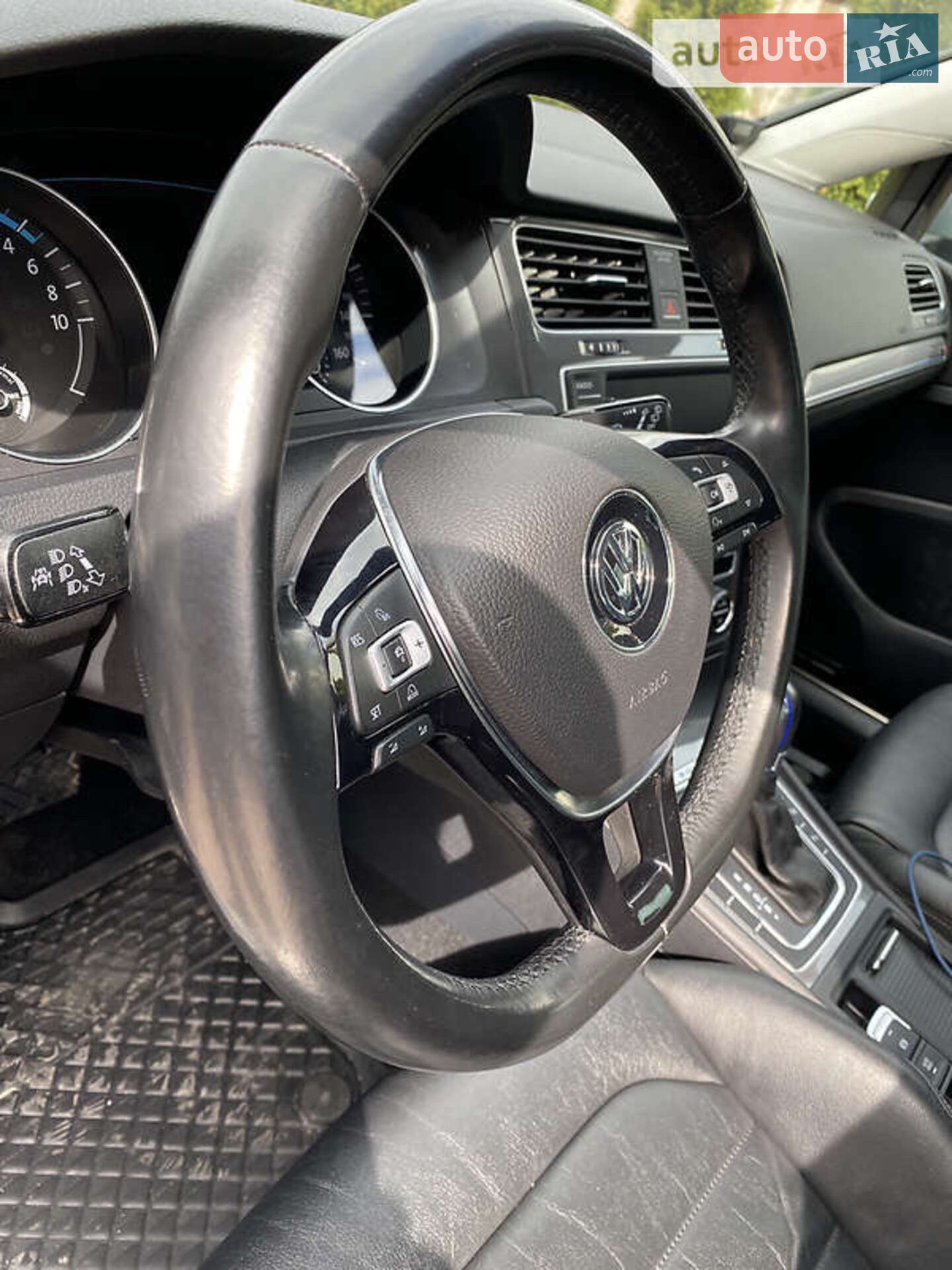 Volkswagen e-Golf 2015 VIN WVWZZZAUZFW911468 фото оголошення 24 з 44