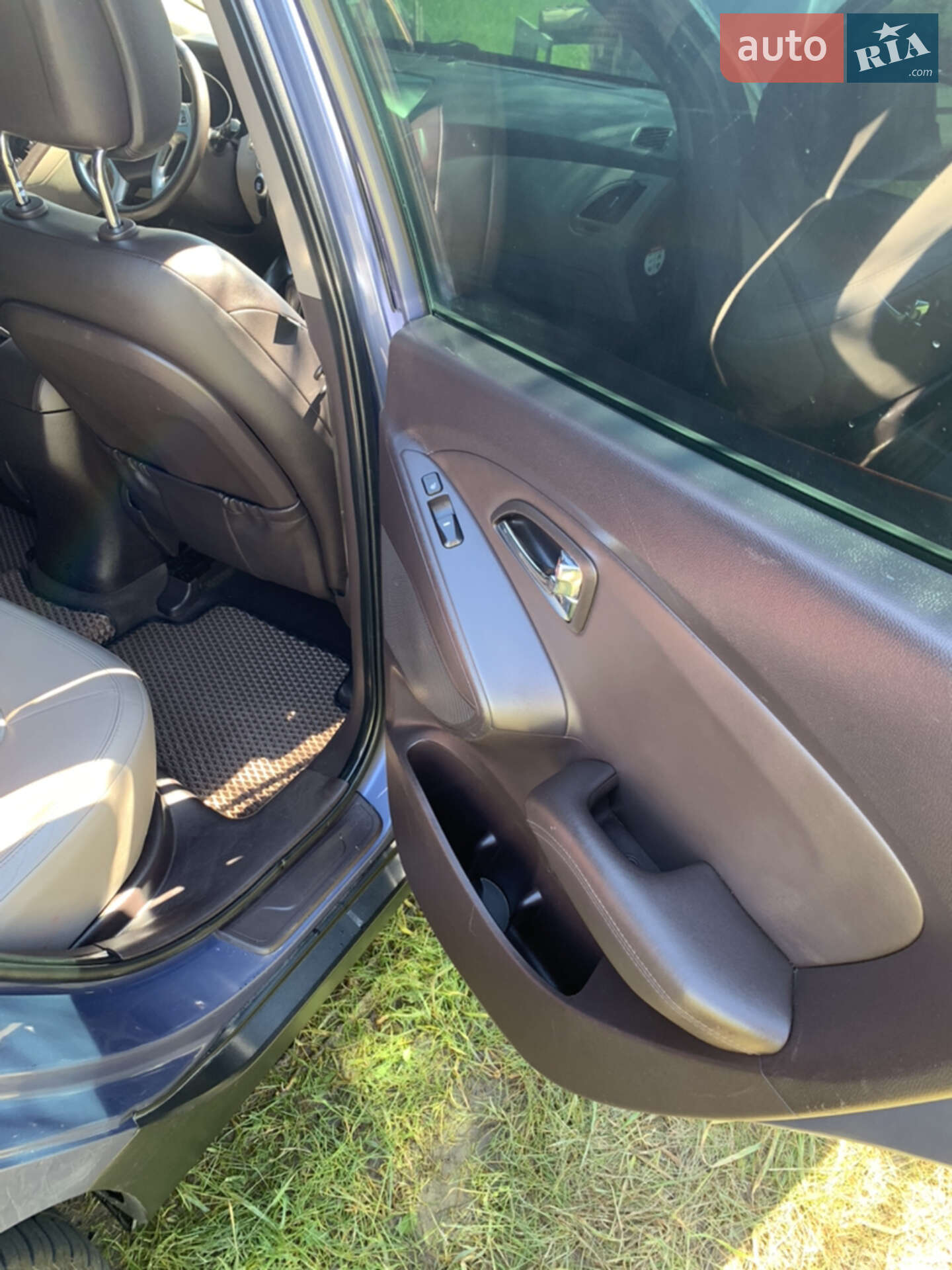 Hyundai ix35 2011 VIN TMAJU81VDCJ247004 фото оголошення 10 з 12