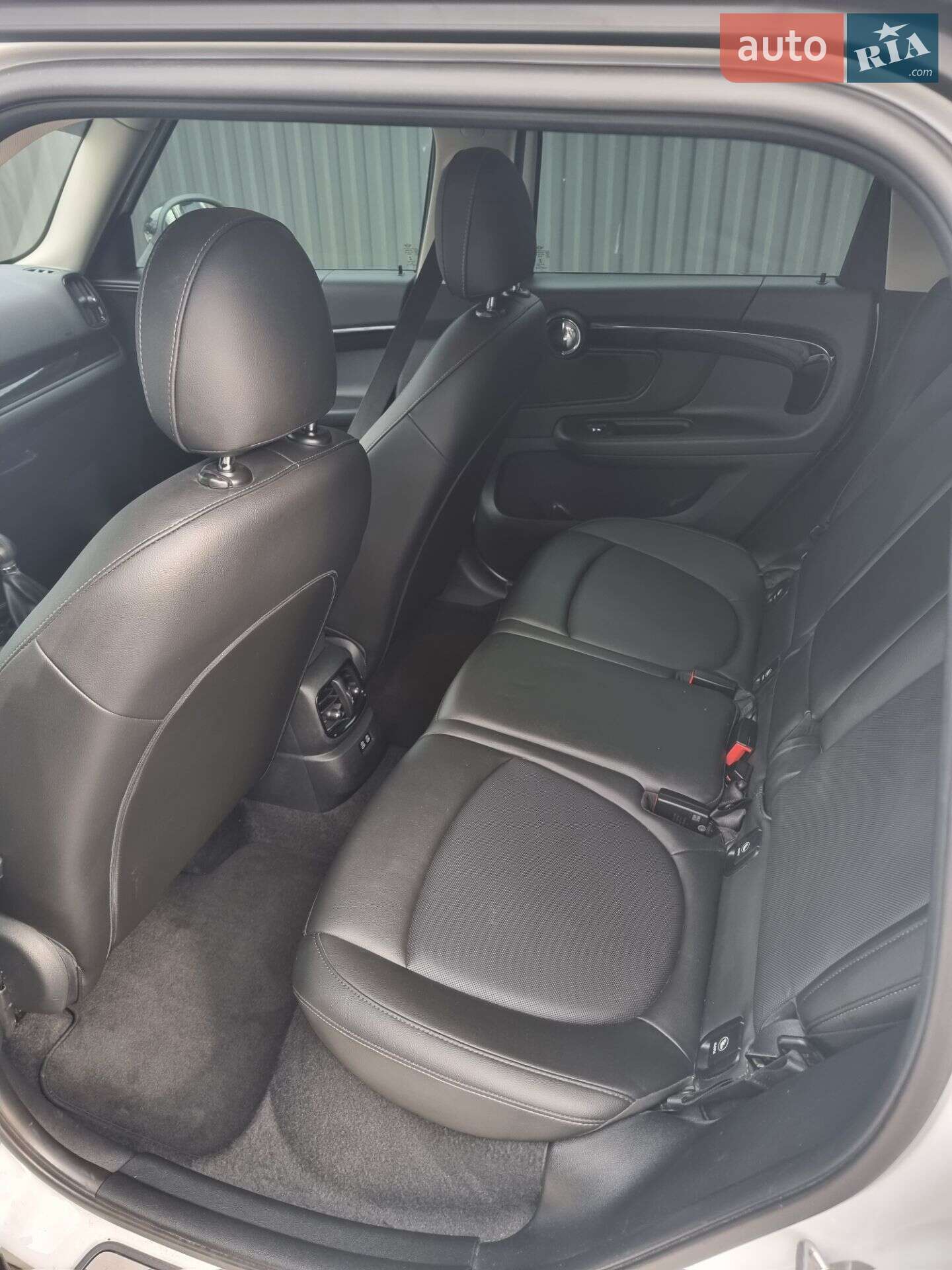 Mini Countryman 2018 VIN WMZYU7C55K3F94550 фото оголошення 23 з 38