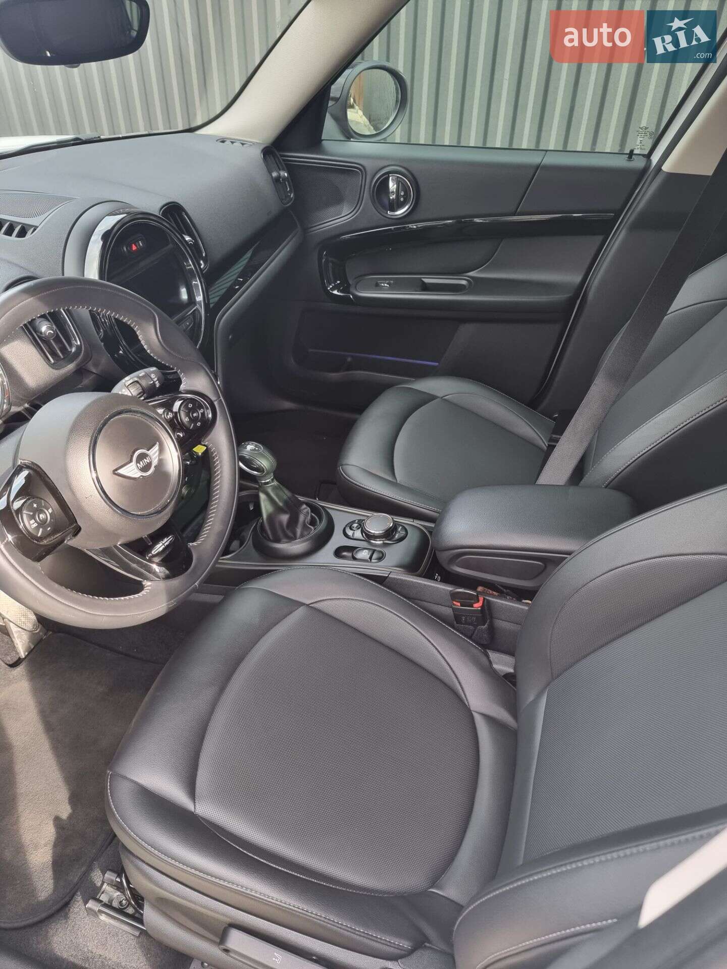 Mini Countryman 2018 VIN WMZYU7C55K3F94550 фото оголошення 19 з 38