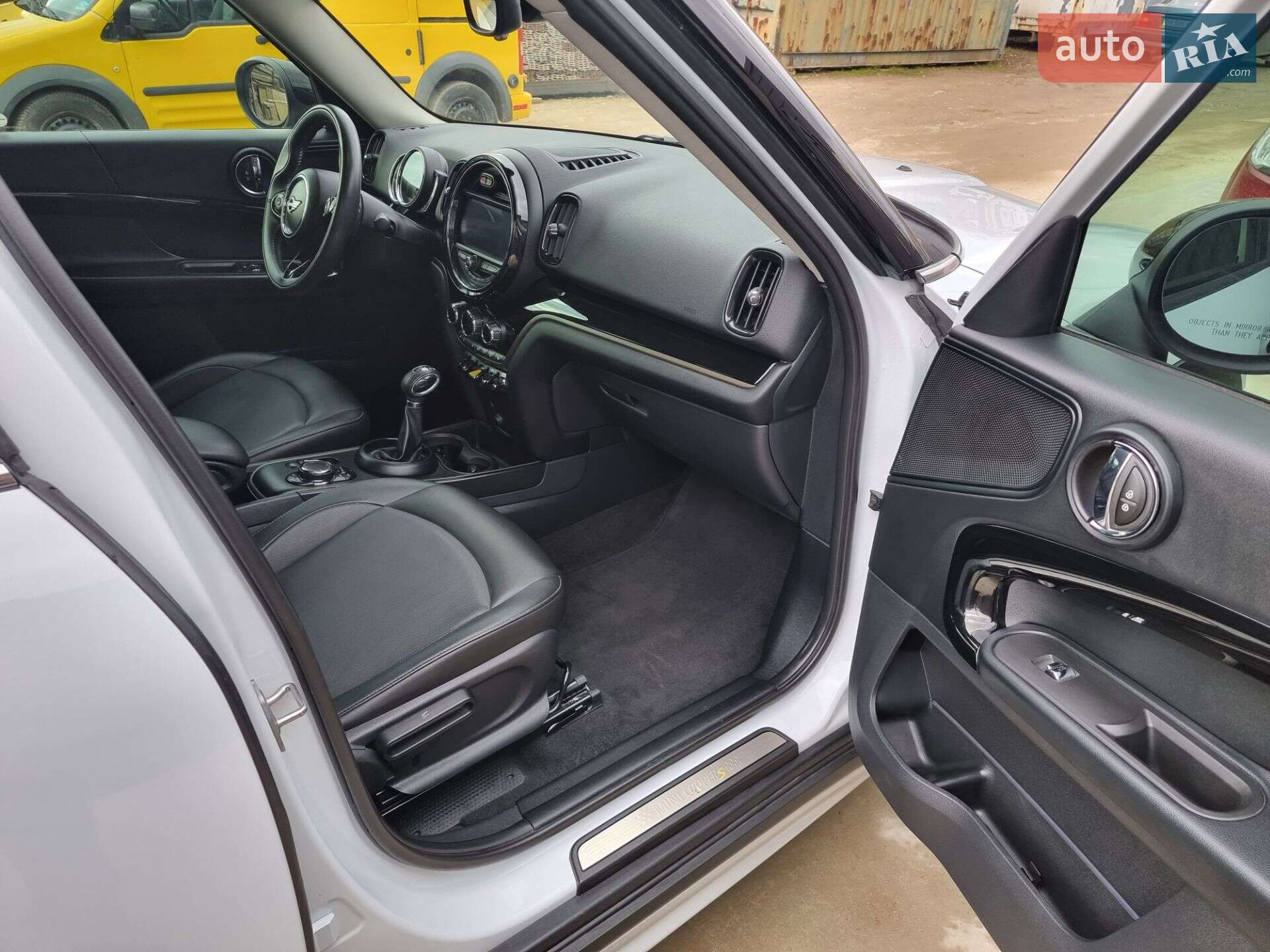 Mini Countryman 2018 VIN WMZYU7C55K3F94550 фото оголошення 21 з 38