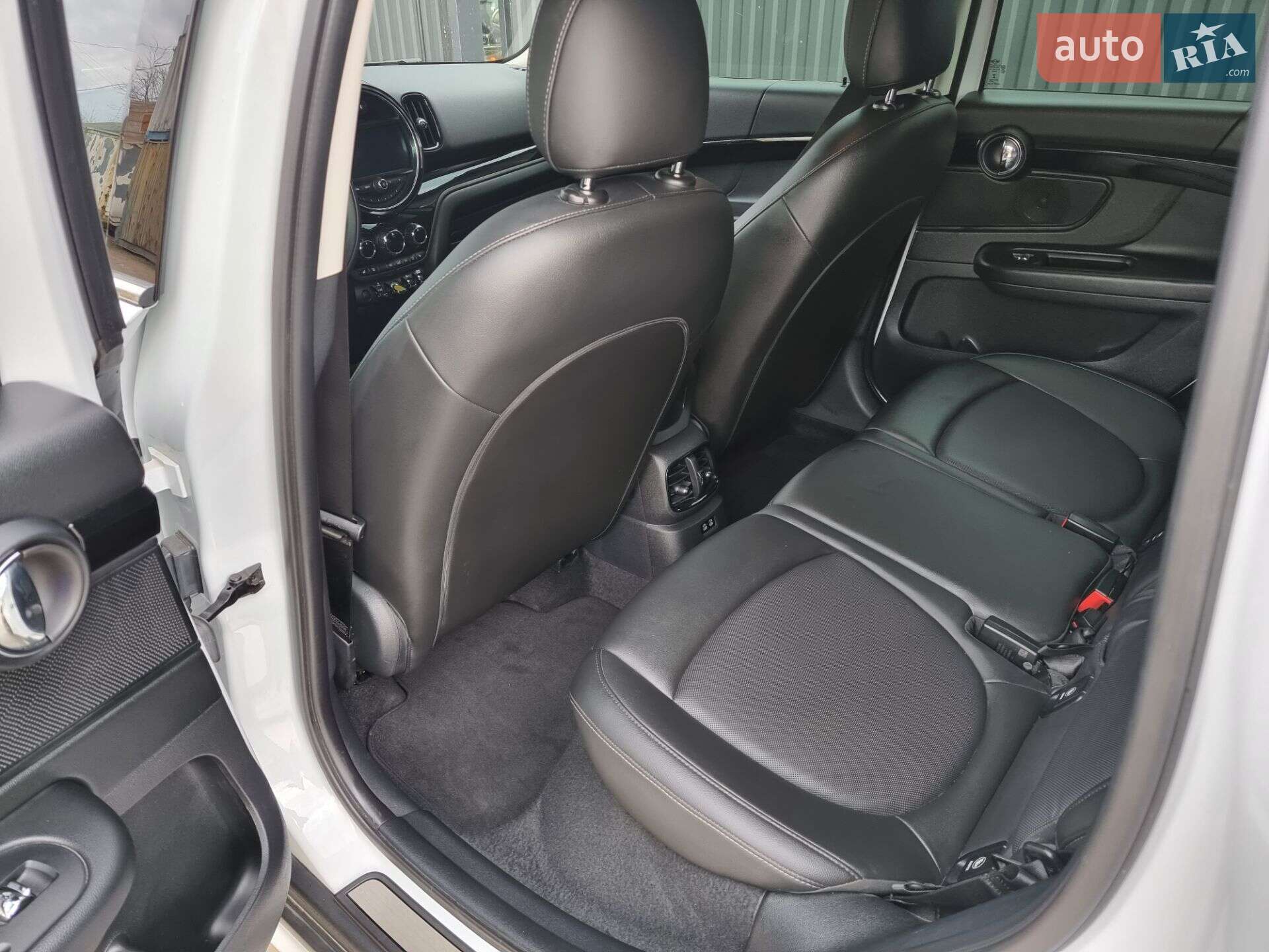 Mini Countryman 2018 VIN WMZYU7C55K3F94550 фото оголошення 28 з 38