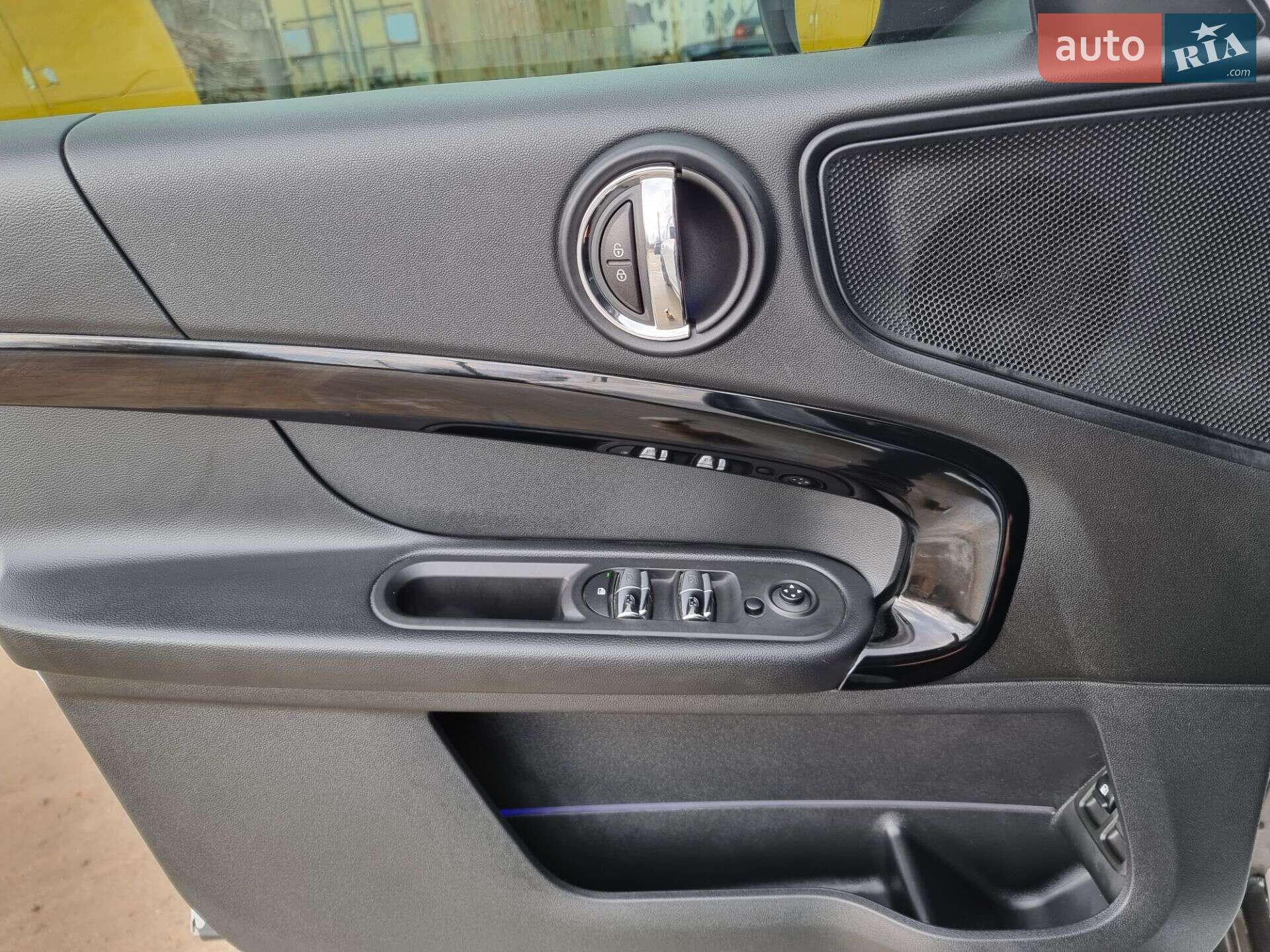 Mini Countryman 2018 VIN WMZYU7C55K3F94550 фото оголошення 25 з 38