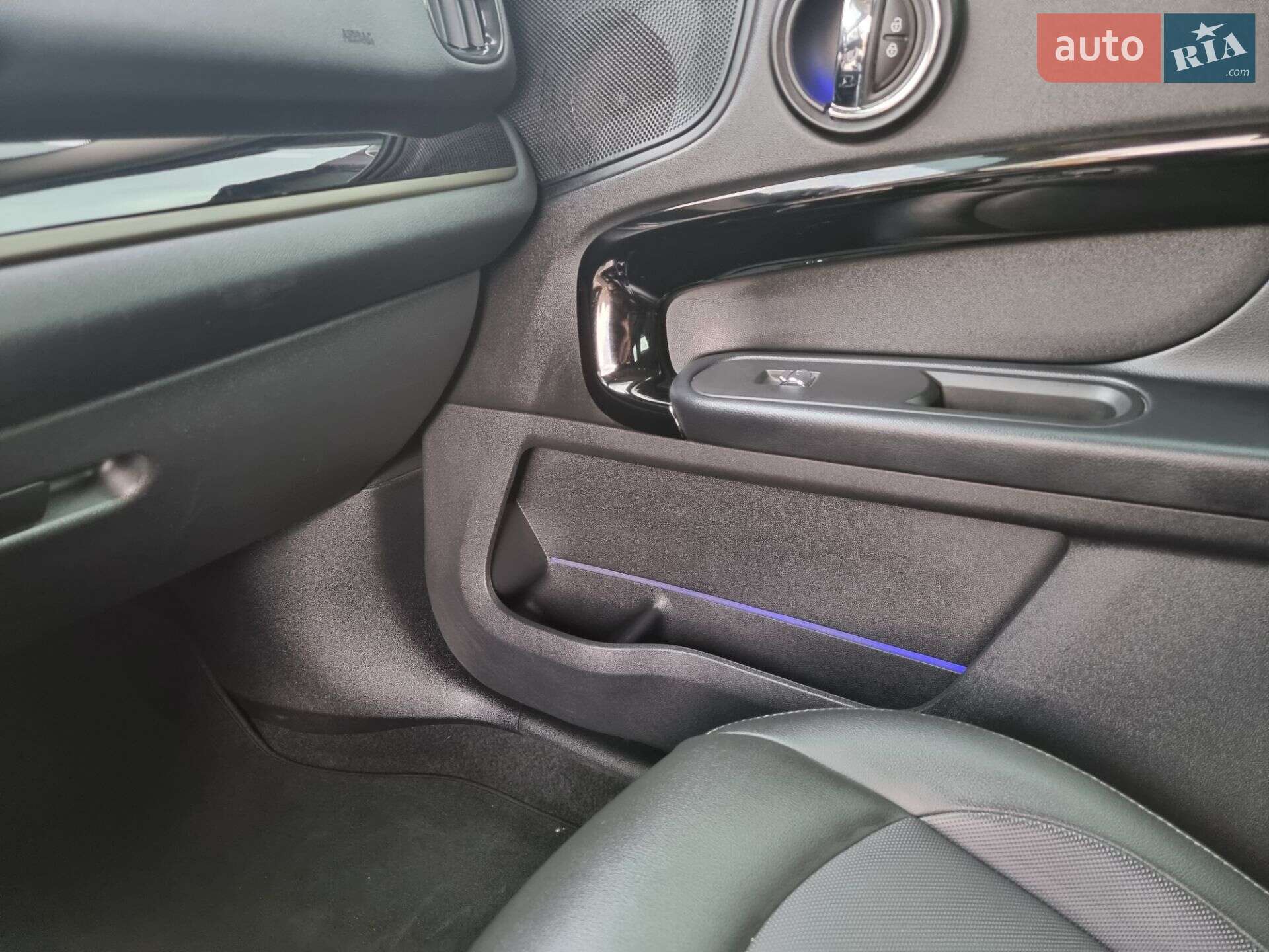 Mini Countryman 2018 VIN WMZYU7C55K3F94550 фото оголошення 26 з 38