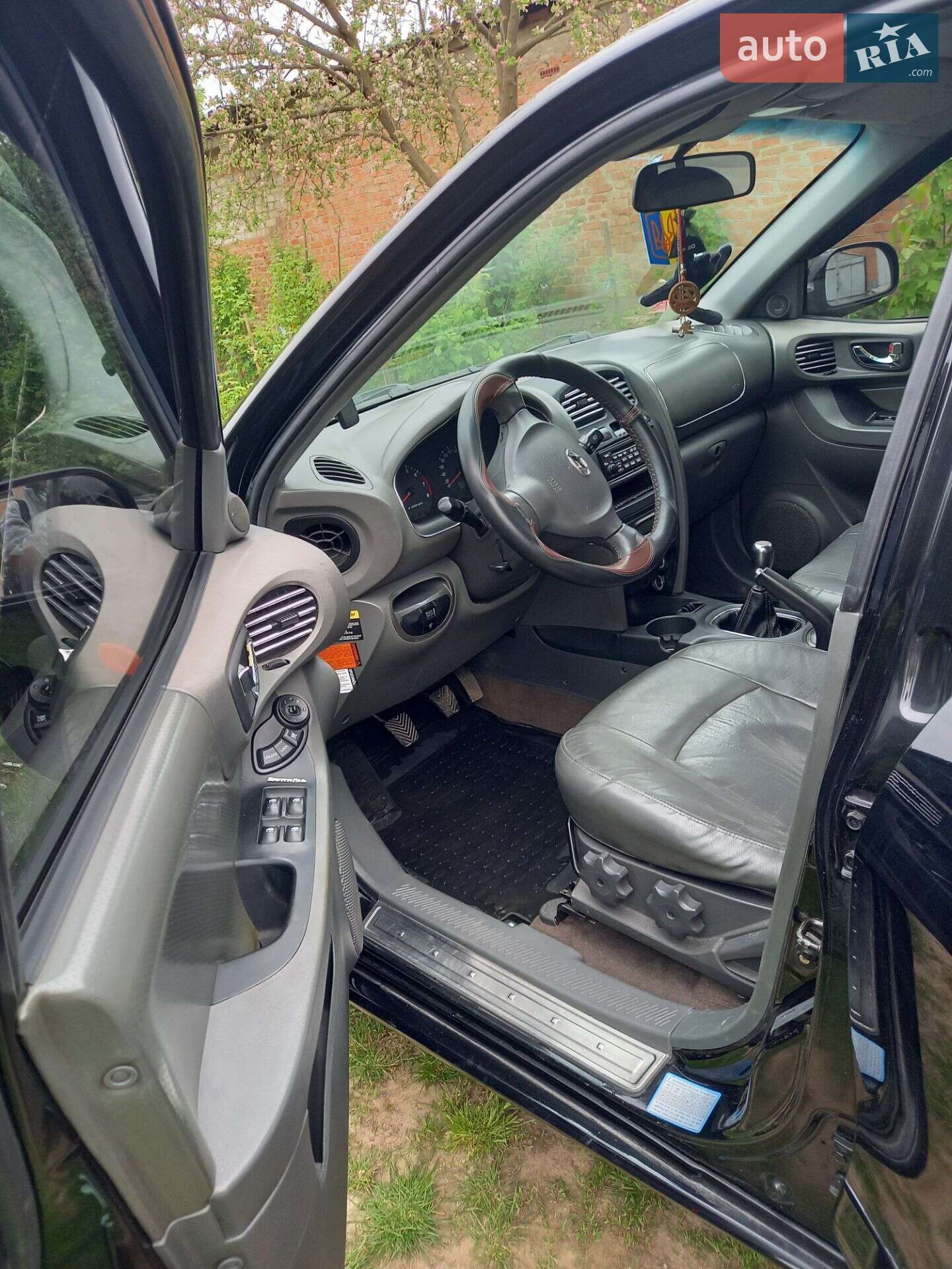 Hyundai Santa FE 2003 VIN KMHSC81BP3U484159 фото оголошення 25 з 28