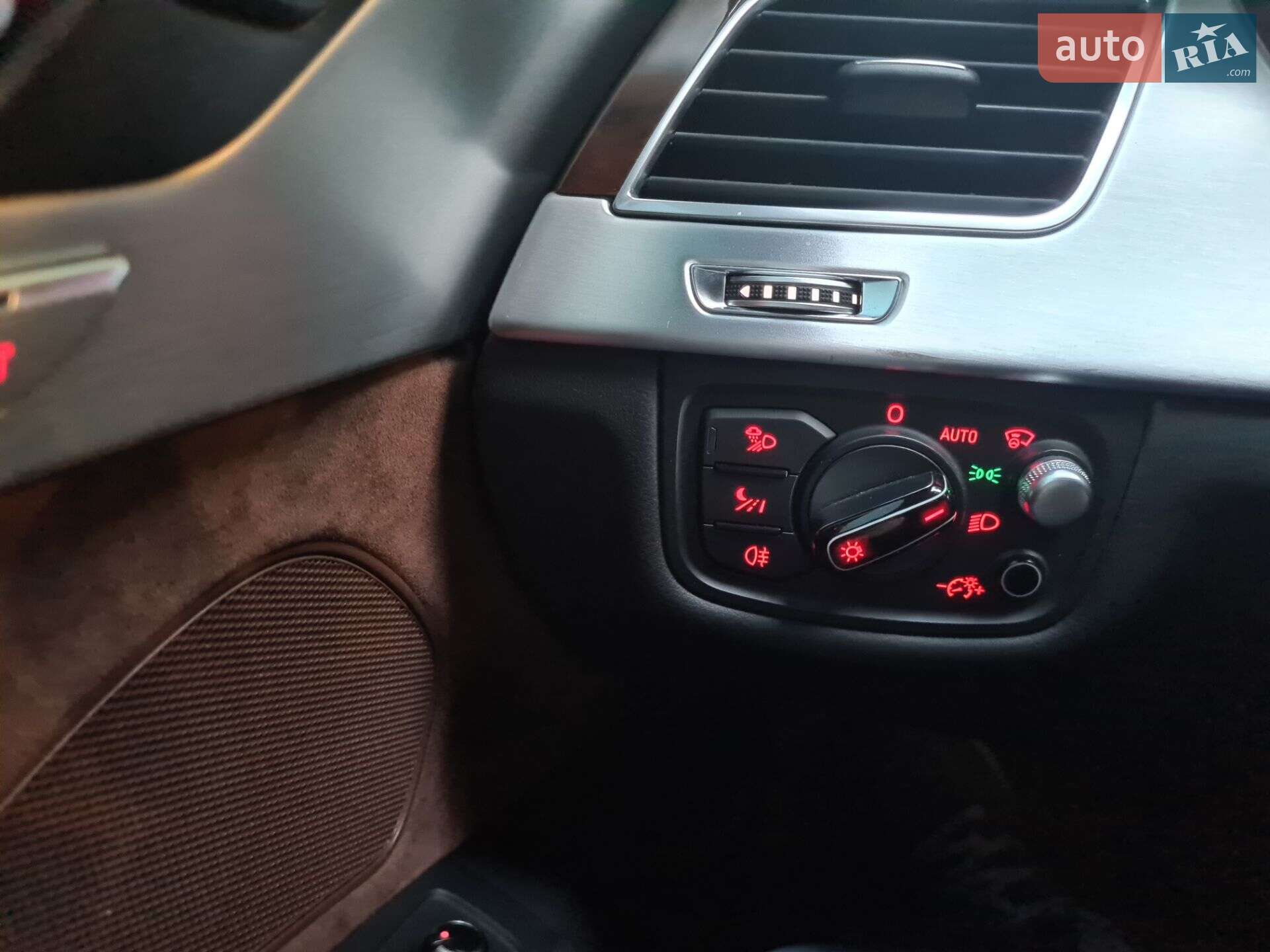 Audi A8 2015 VIN WAUJGAFDXFN039154 фото оголошення 59 з 94