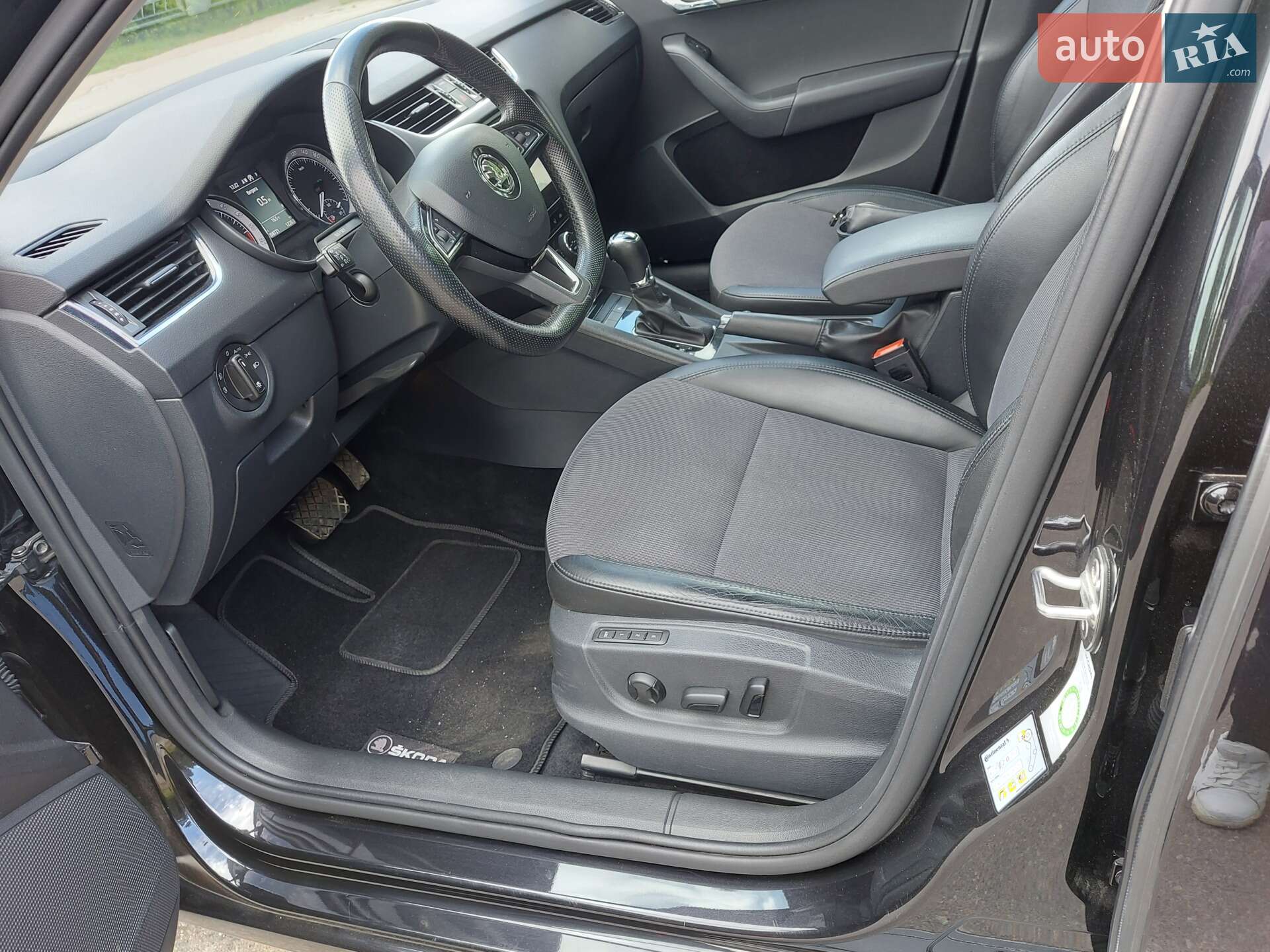 Skoda Octavia 2017 VIN TMBJJ7NE6J0031687 фото оголошення 2 з 4