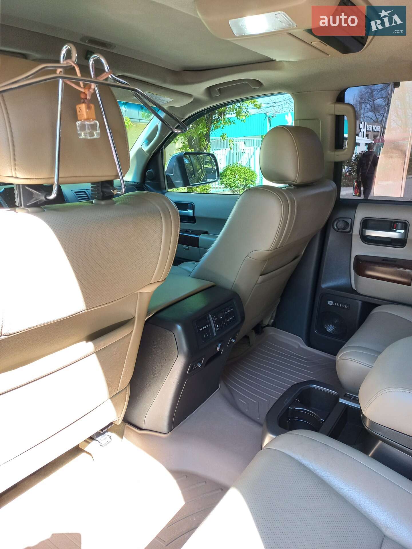 Toyota Sequoia 2011 VIN 5TDDY5G10AS031477 фото оголошення 6 з 11