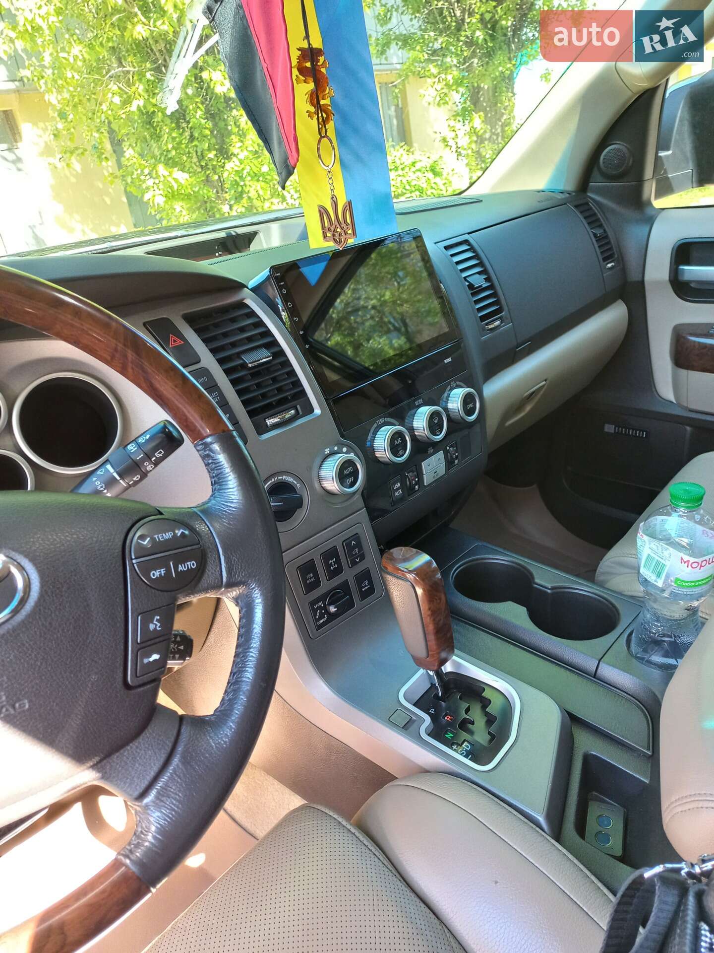 Toyota Sequoia 2011 VIN 5TDDY5G10AS031477 фото оголошення 8 з 11