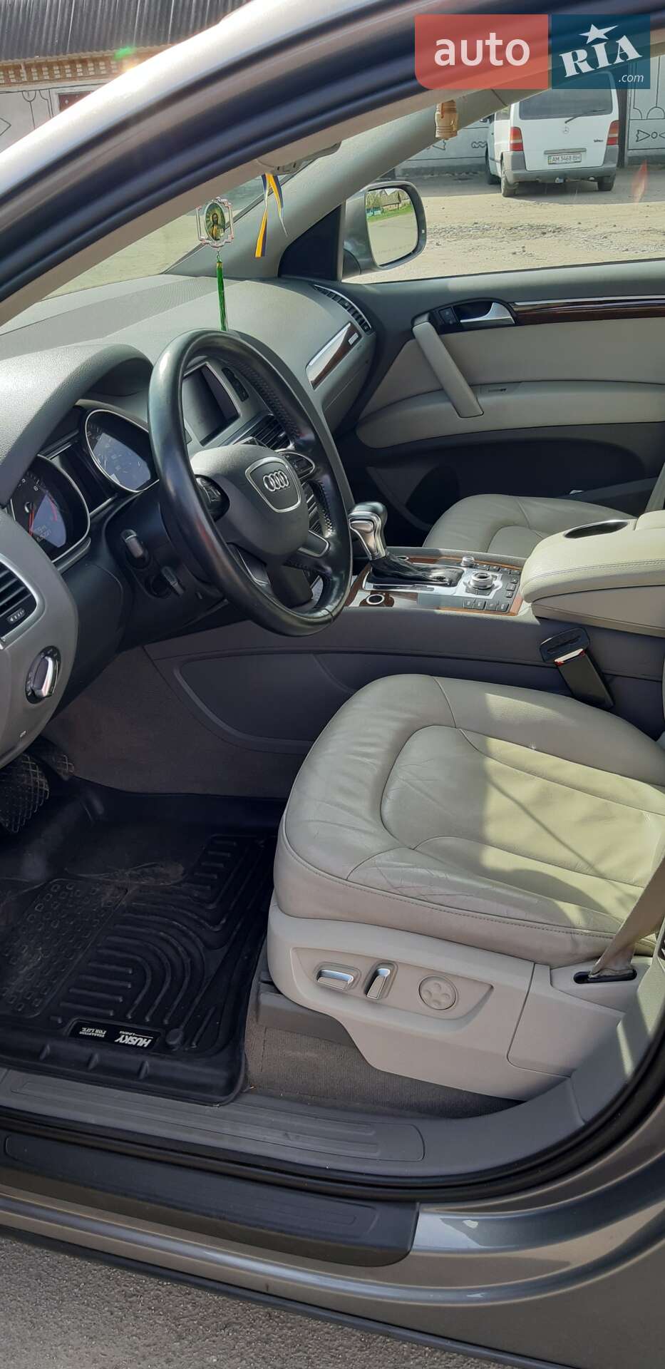 Audi Q7 2011 VIN WA1LGAFE9CD003200 фото оголошення 10 з 26