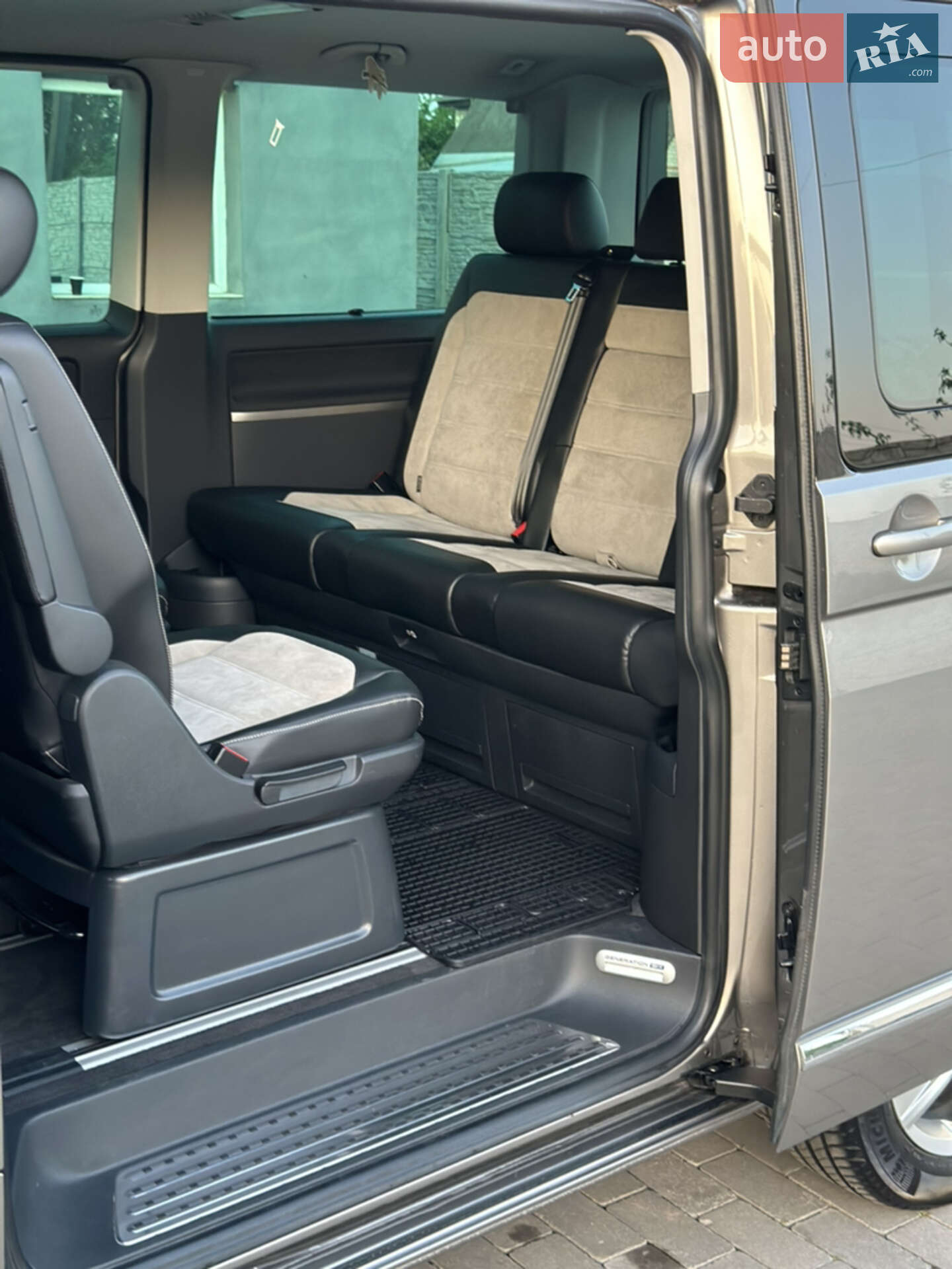 Volkswagen Multivan 2015 VIN WV2ZZZ7HZGH005310 фото оголошення 8 з 15