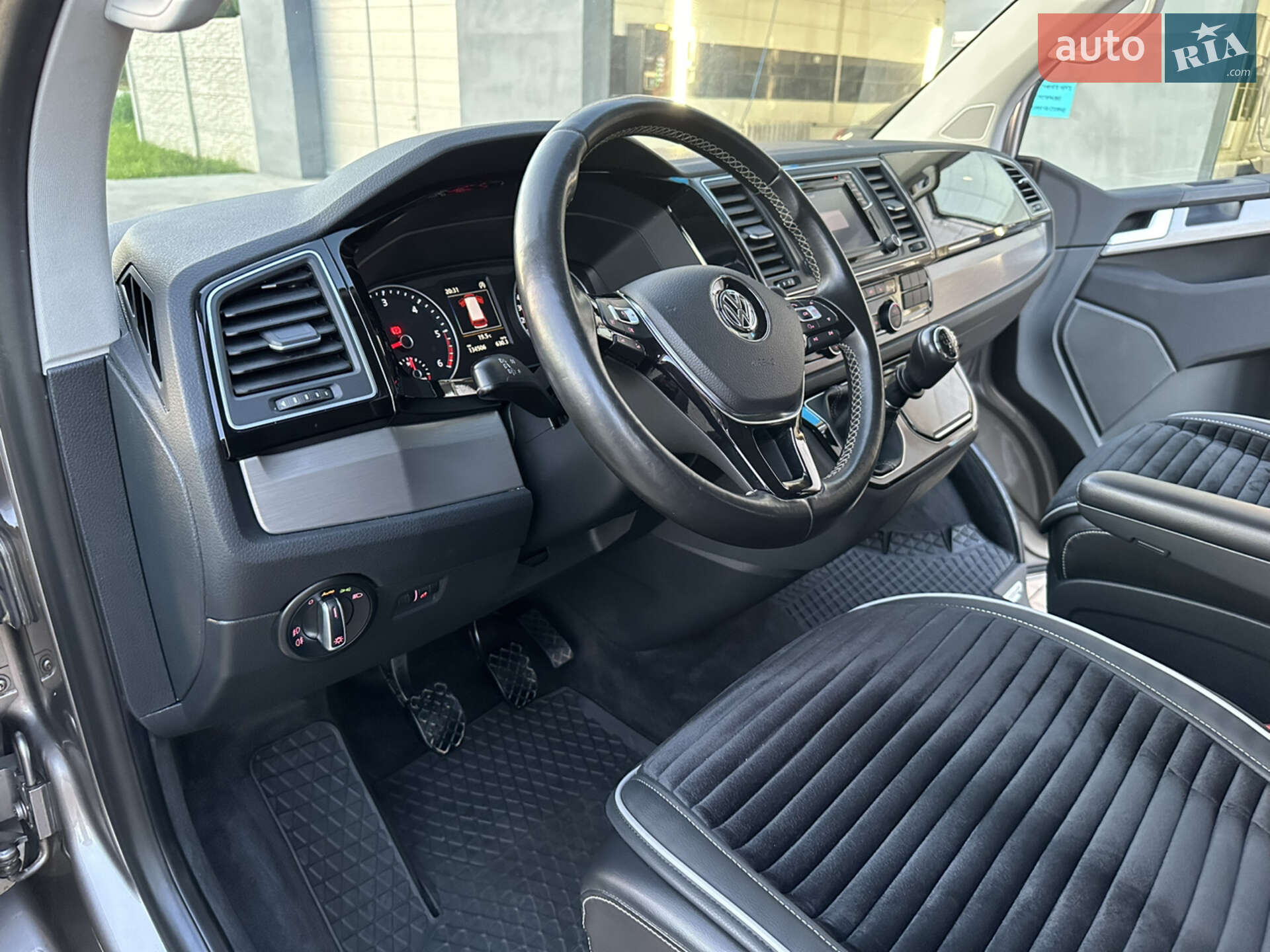 Volkswagen Multivan 2015 VIN WV2ZZZ7HZGH005310 фото оголошення 10 з 15
