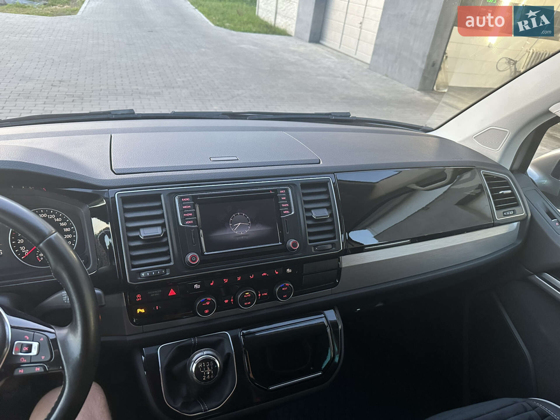 Volkswagen Multivan 2015 VIN WV2ZZZ7HZGH005310 фото оголошення 13 з 15