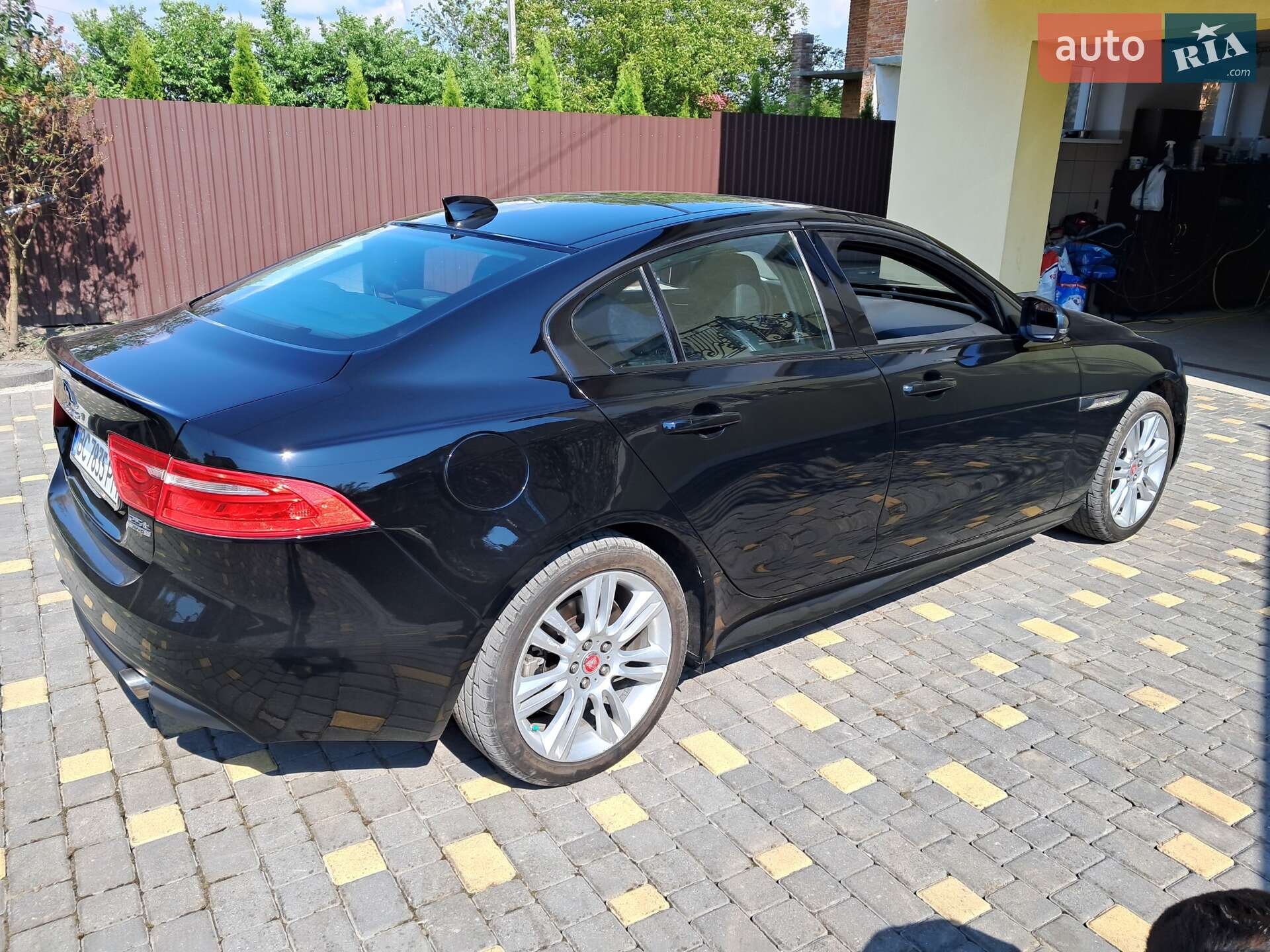 Jaguar XE 2019 VIN SAJAS4FX1KCP52772 фото оголошення 2 з 31