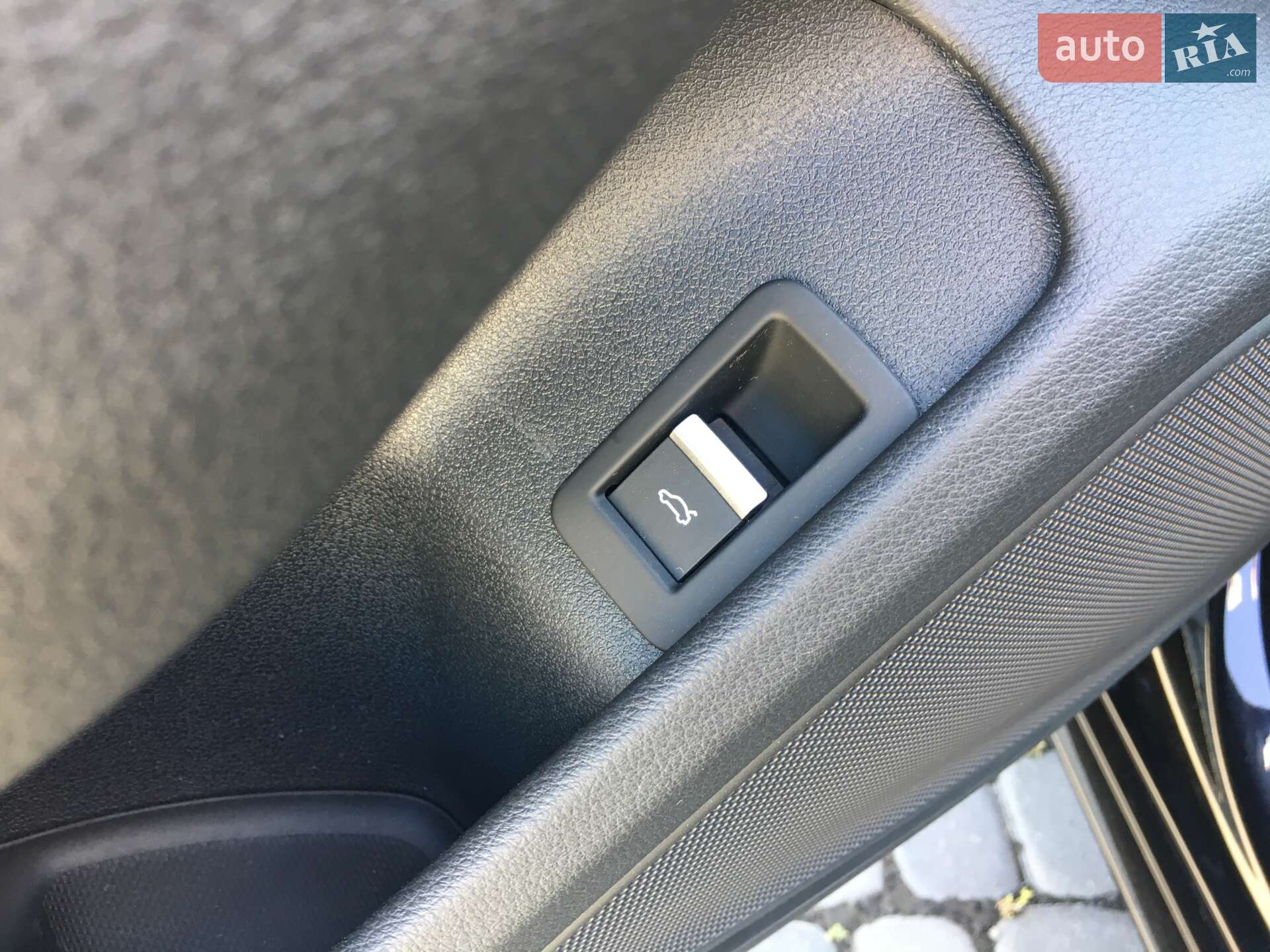 Audi A4 2019 VIN WAUZZZF42LA010990 фото оголошення 3 з 52