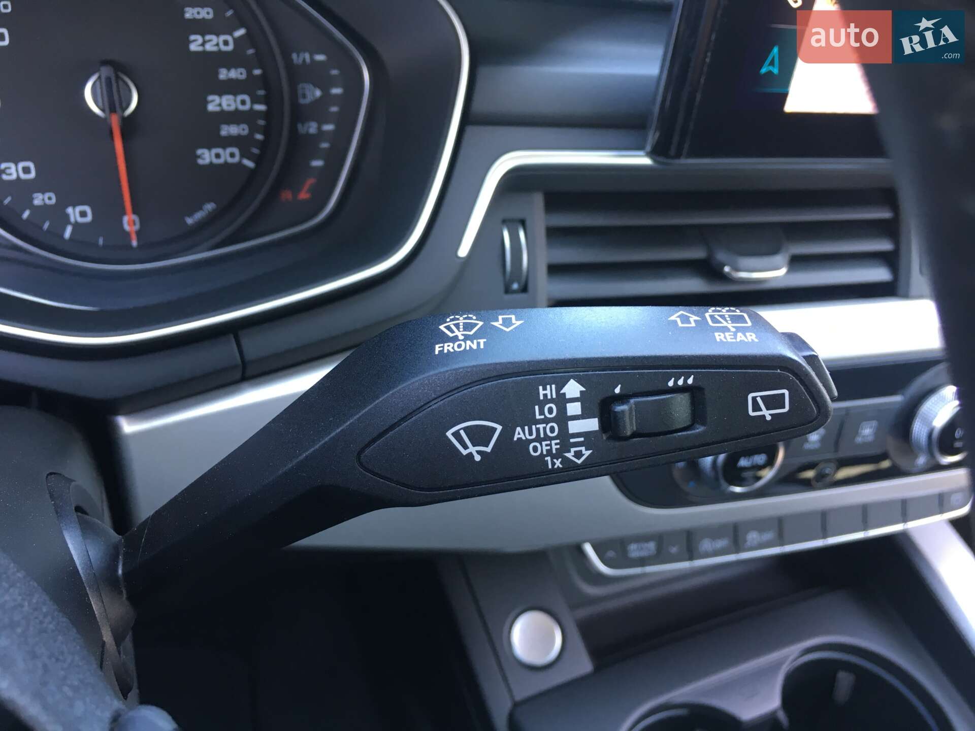 Audi A4 2019 VIN WAUZZZF42LA010990 фото оголошення 11 з 52
