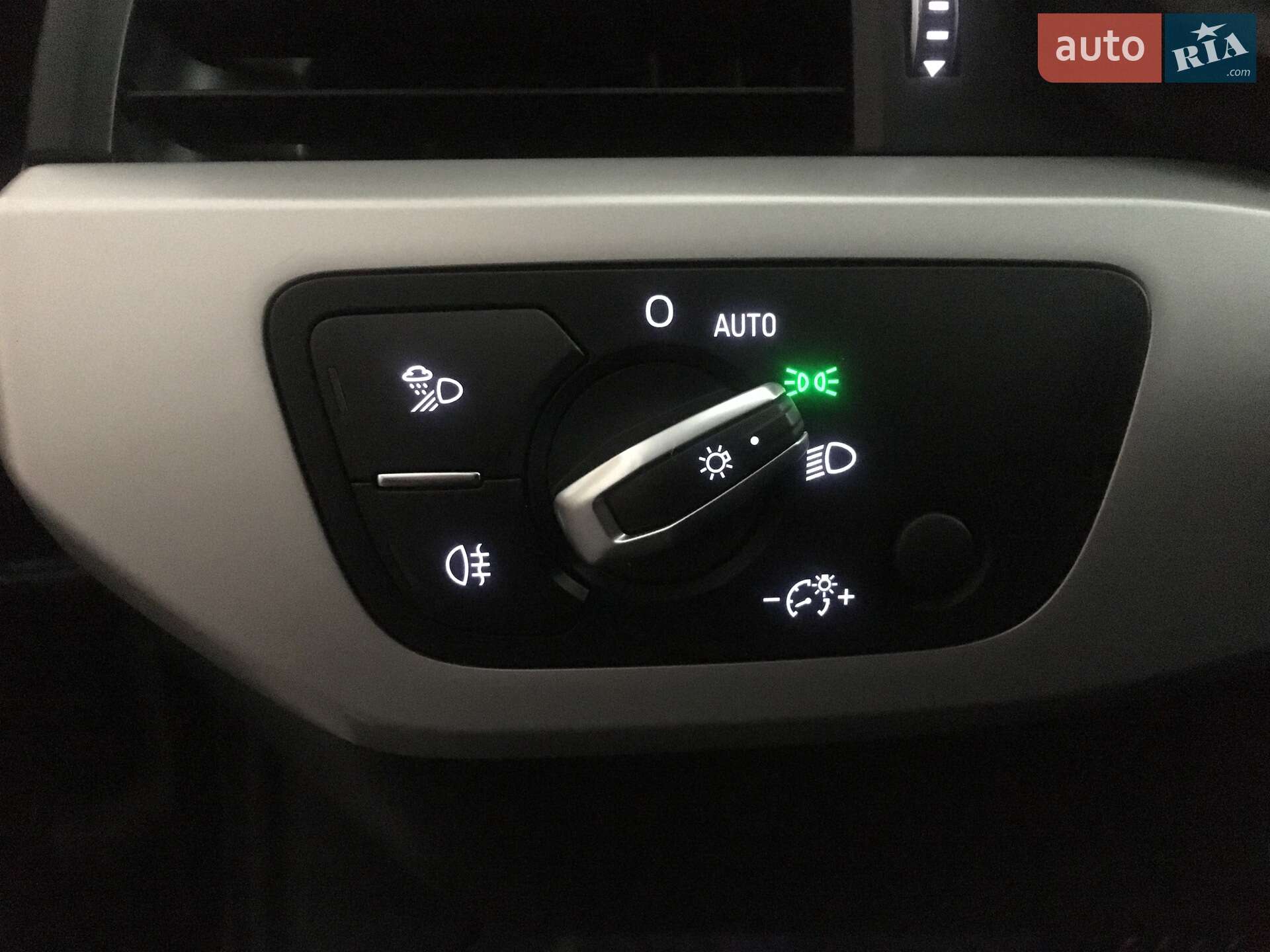 Audi A4 2019 VIN WAUZZZF42LA010990 фото оголошення 34 з 52