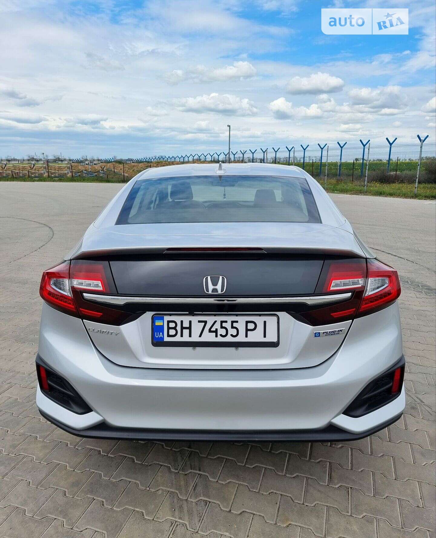Honda Clarity 2018 VIN JHMZC5F17JC007053 фото оголошення 3 з 20