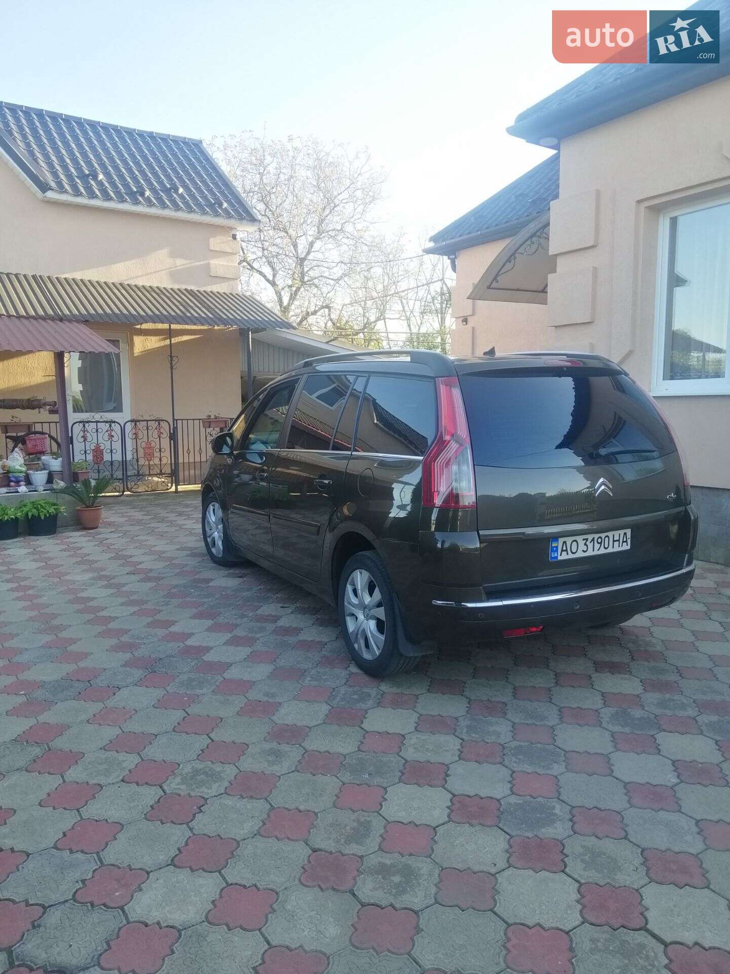 Citroen Grand C4 Picasso 2011 VIN VF7UARHB8BJ811979 фото оголошення 2 з 8