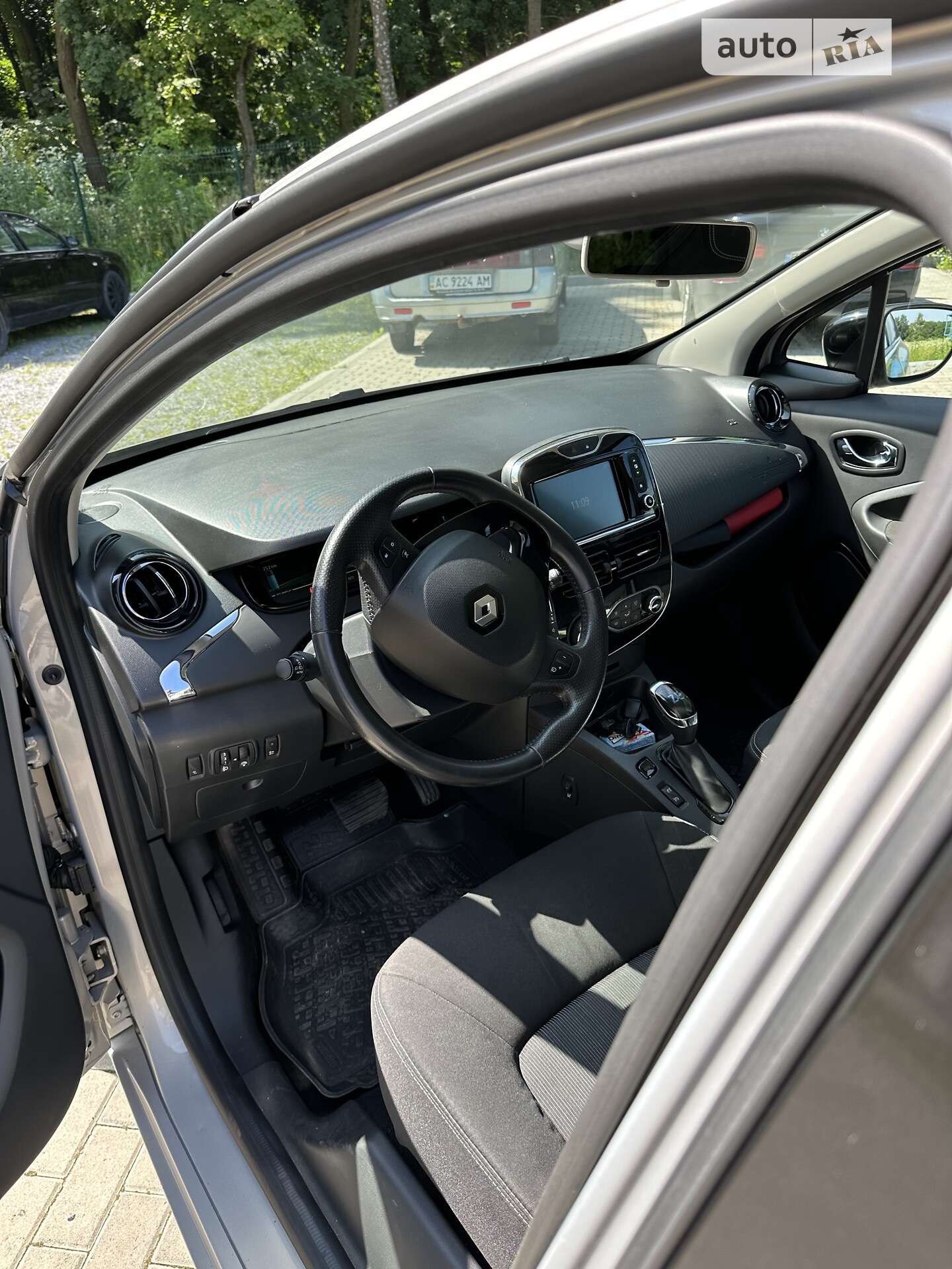 Renault Zoe 2018 VIN VF1AGVYF060075007 фото оголошення 4 з 8
