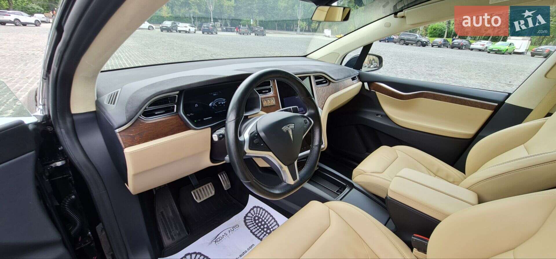 Tesla Model X 2017 VIN 5YJXCBE22HF044400 фото оголошення 17 з 35