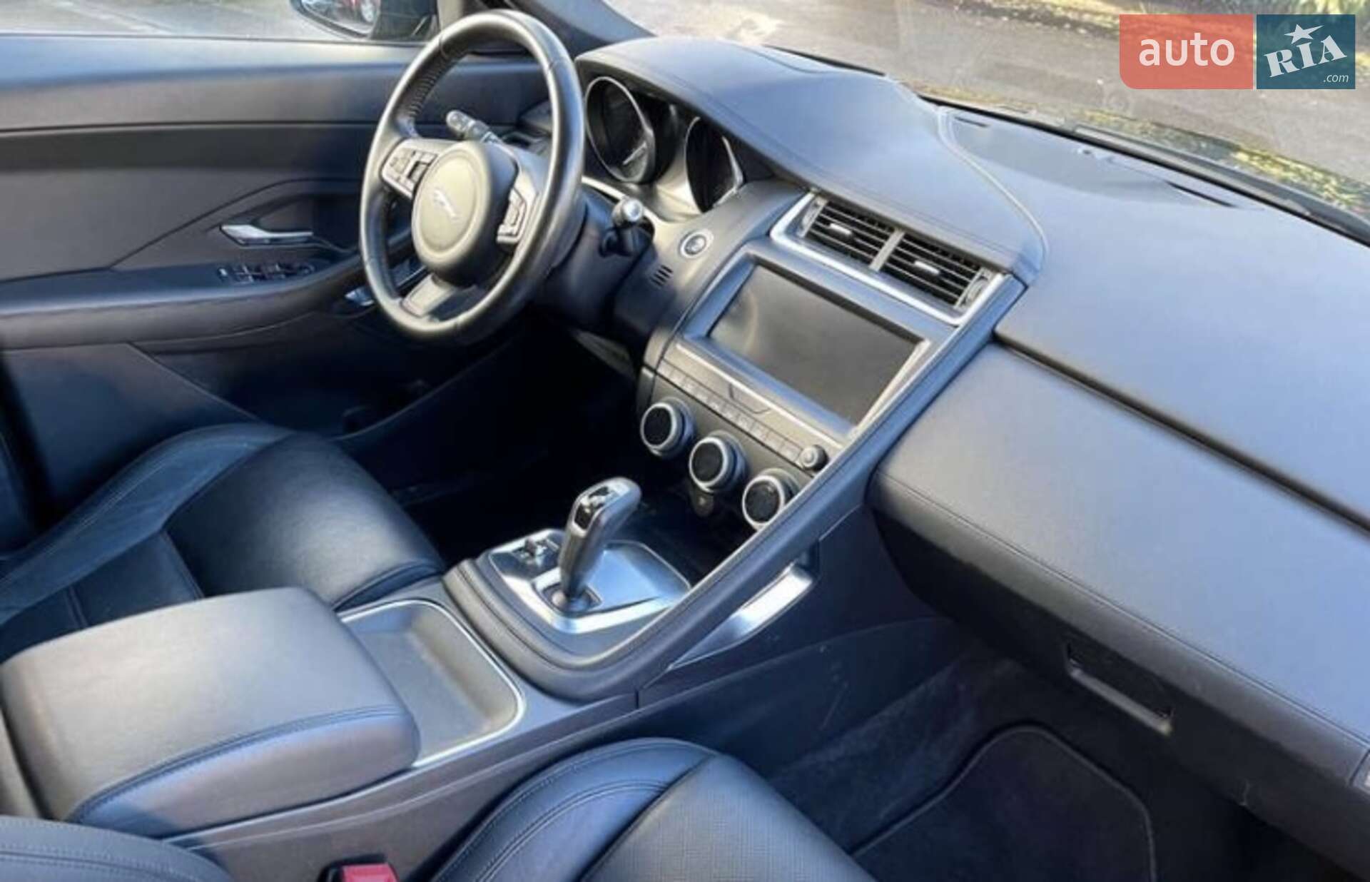 Jaguar E-Pace 2017 VIN SADFA2BN8J1Z03301 фото оголошення 19 з 36