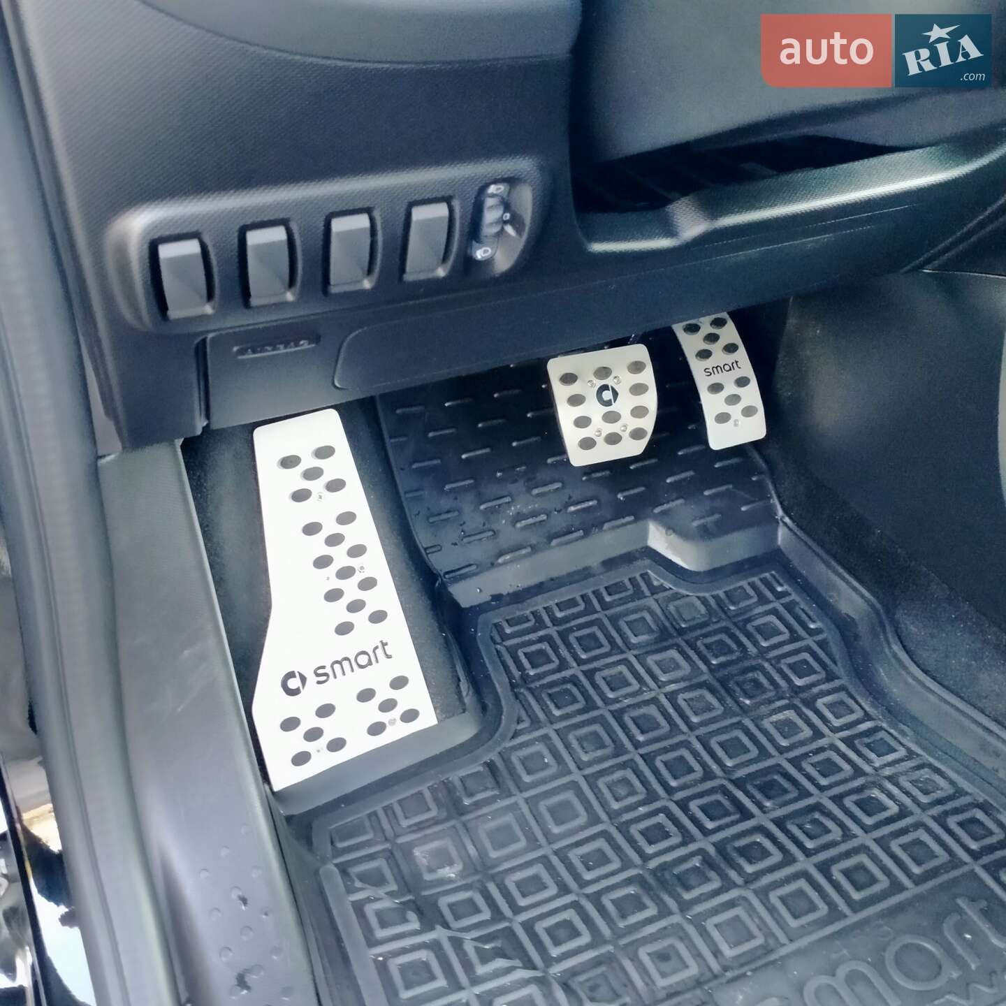 Smart EQ Fortwo 2018 VIN WME4533911K329845 фото оголошення 12 з 16