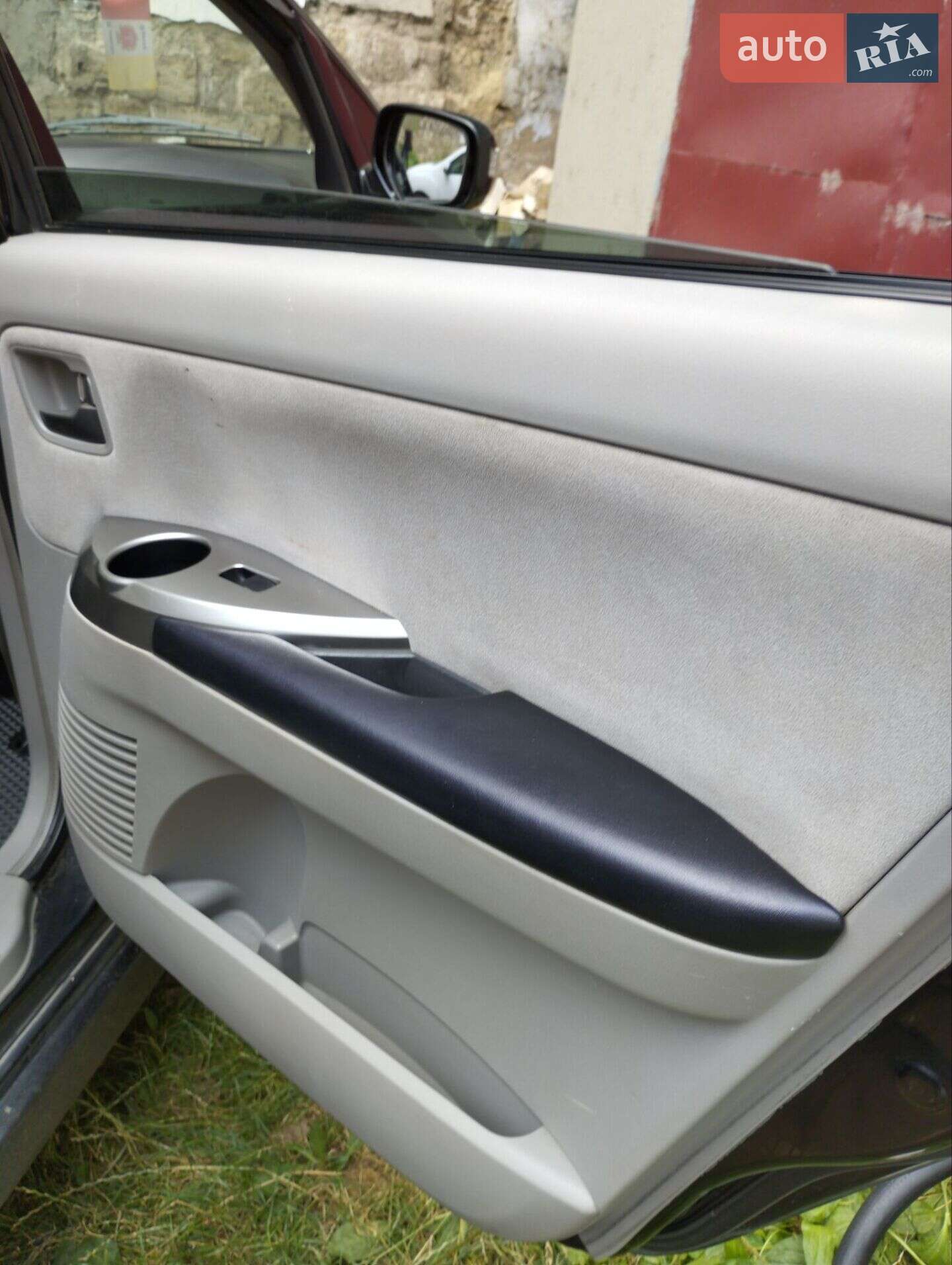 Mitsubishi Grandis 2004 VIN JMBLRNA4W4Z001831 фото оголошення 7 з 34