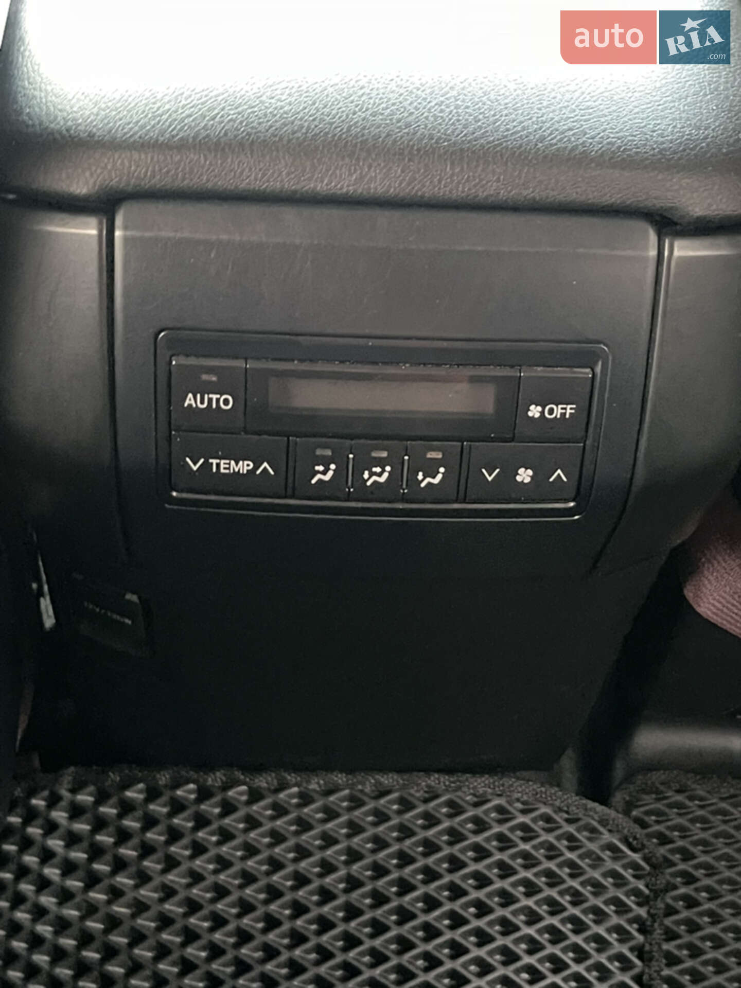 Toyota Land Cruiser Prado 2019 VIN JTEBU3FJ10K170768 фото оголошення 9 з 12