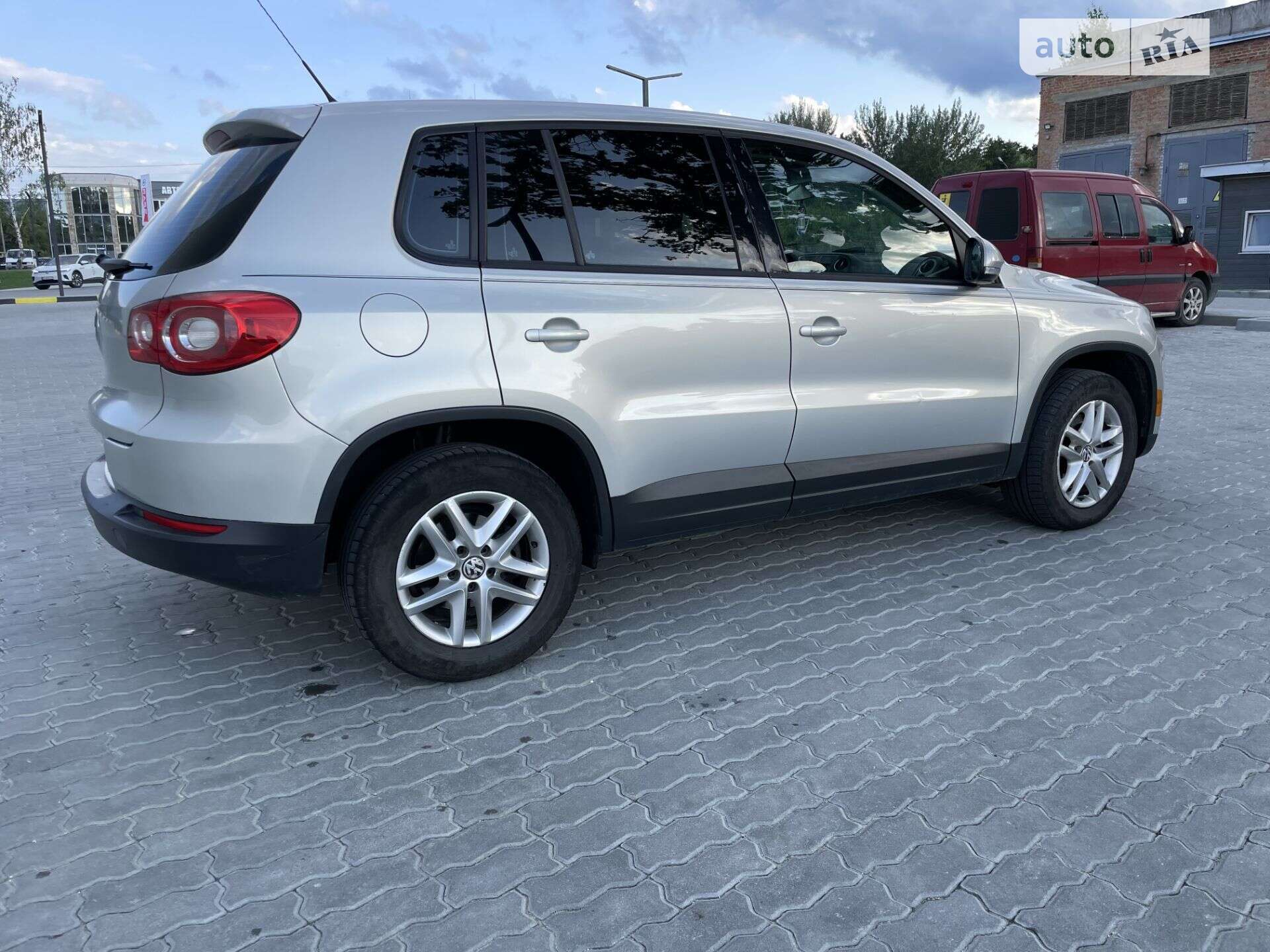 Volkswagen Tiguan 2011 VIN WVGBV7AX3BW555633 фото оголошення 5 з 47